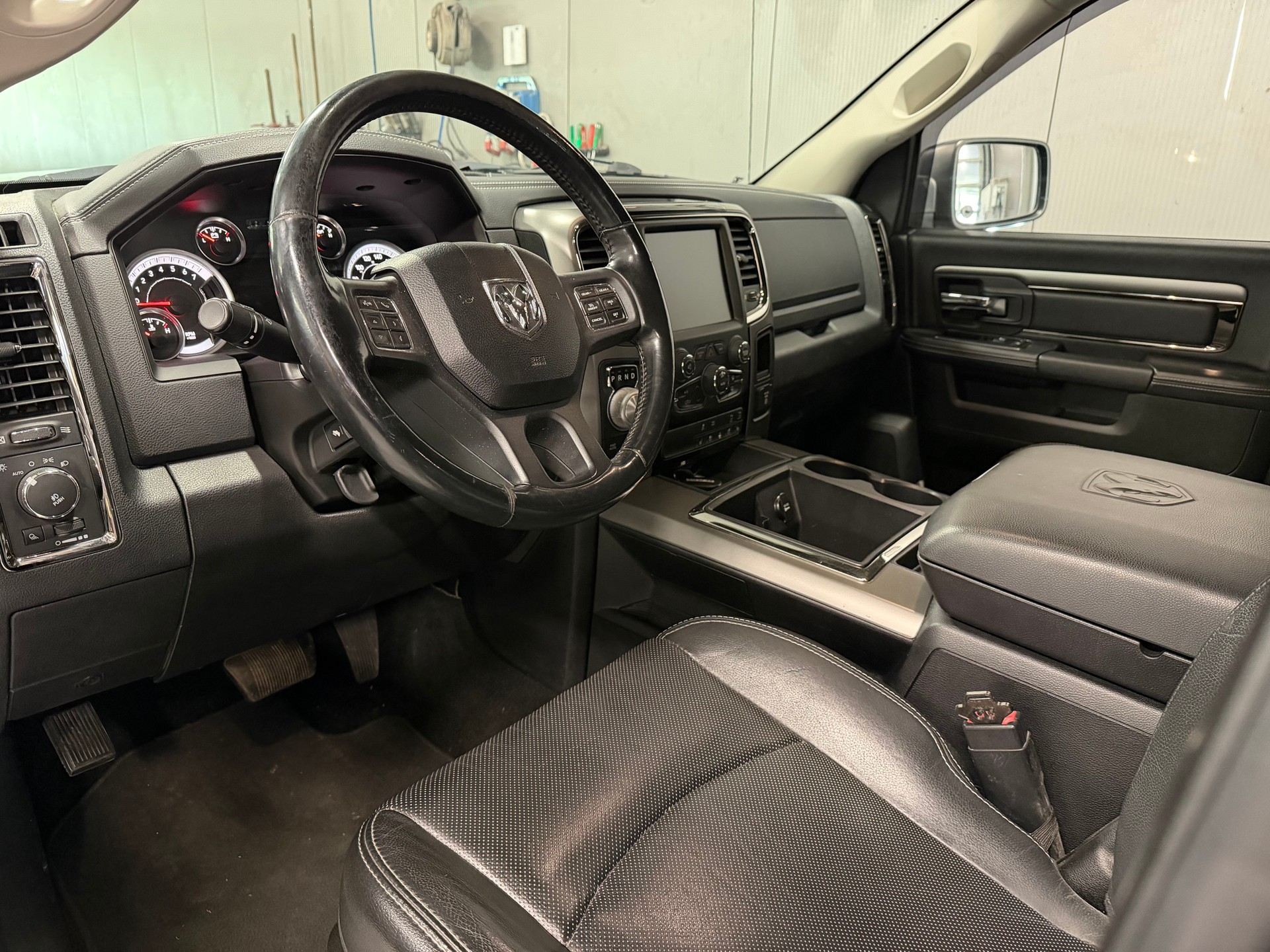 DODGE 1500 HEMI V8-image-8