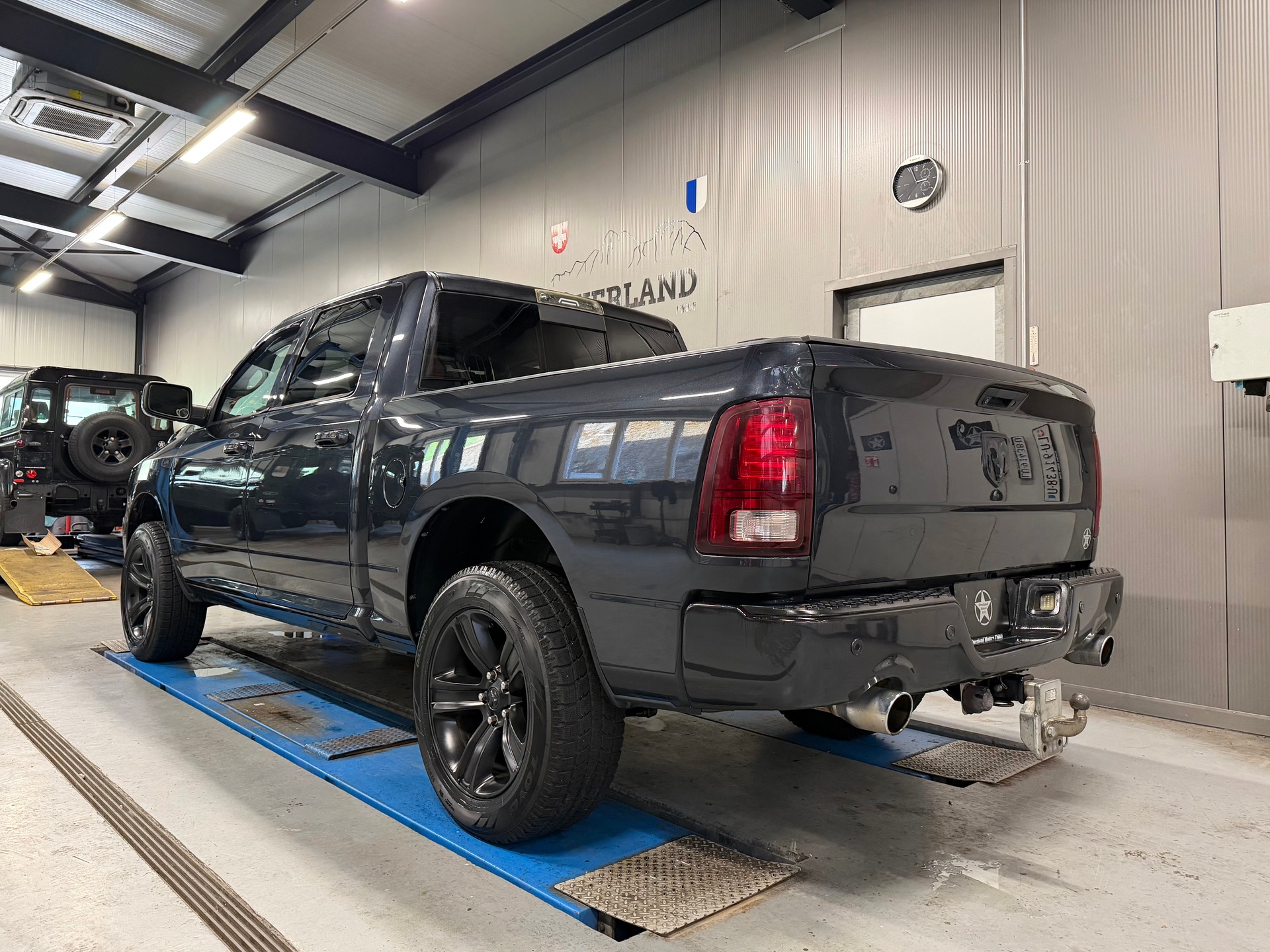 DODGE 1500 HEMI V8-showroom-element-3