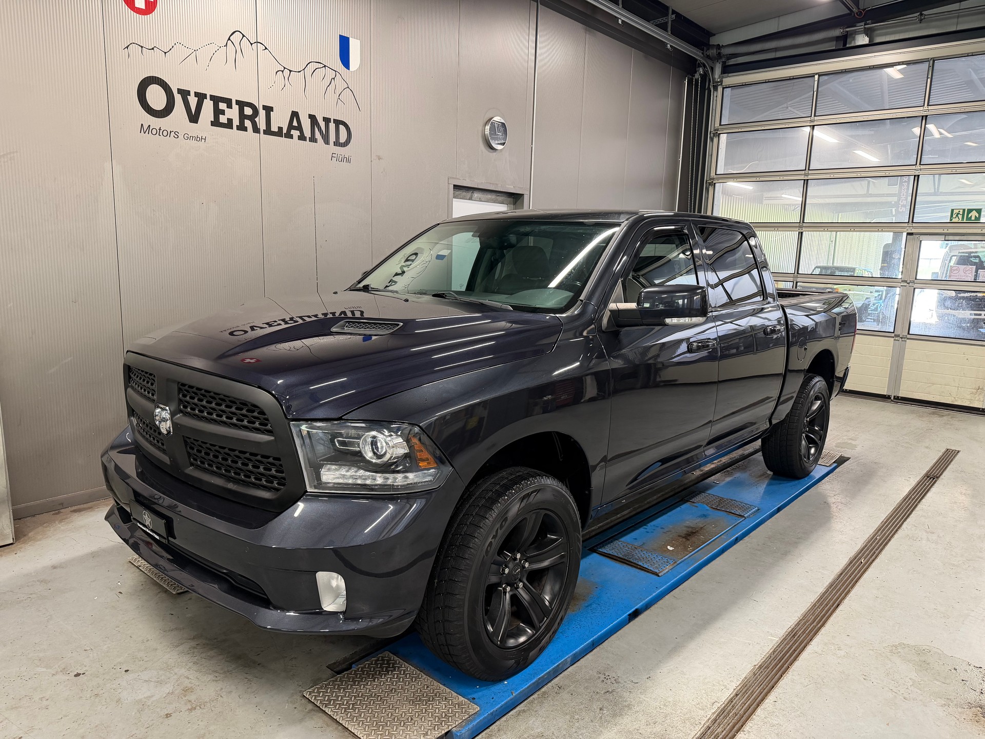 DODGE 1500 HEMI V8-showroom-element-2