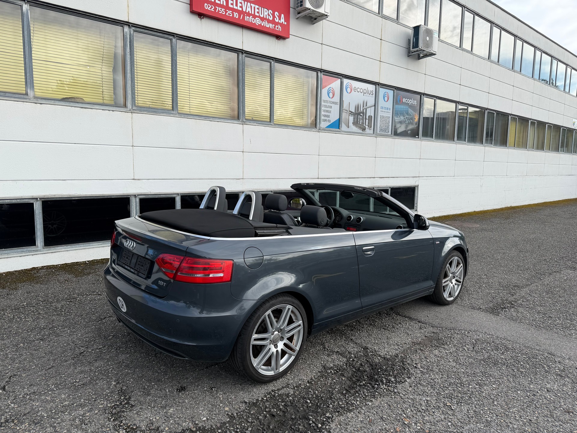 AUDI A3 Cabriolet 1.8 TFSI Attraction-image-12
