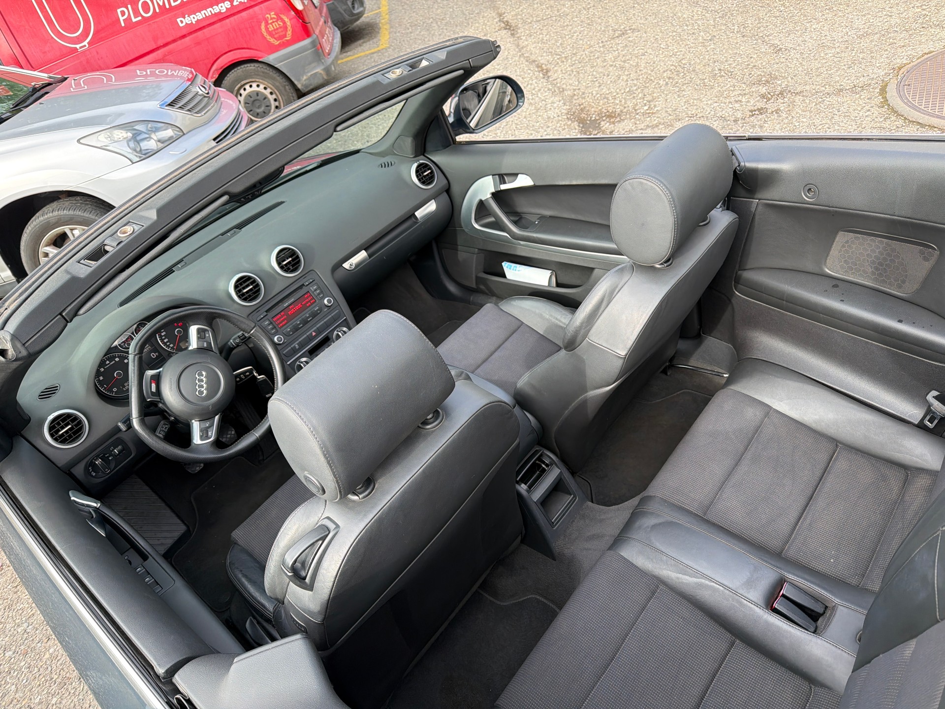AUDI A3 Cabriolet 1.8 TFSI Attraction-image-13