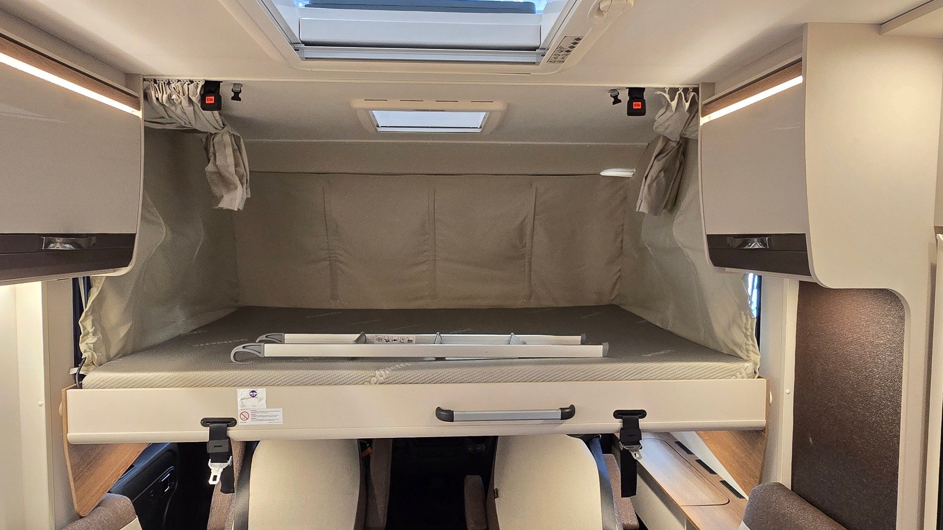 DETHLEFFS Trend I 7057 EB, Fiat Ducato 2.2MJT 140PS-image-13