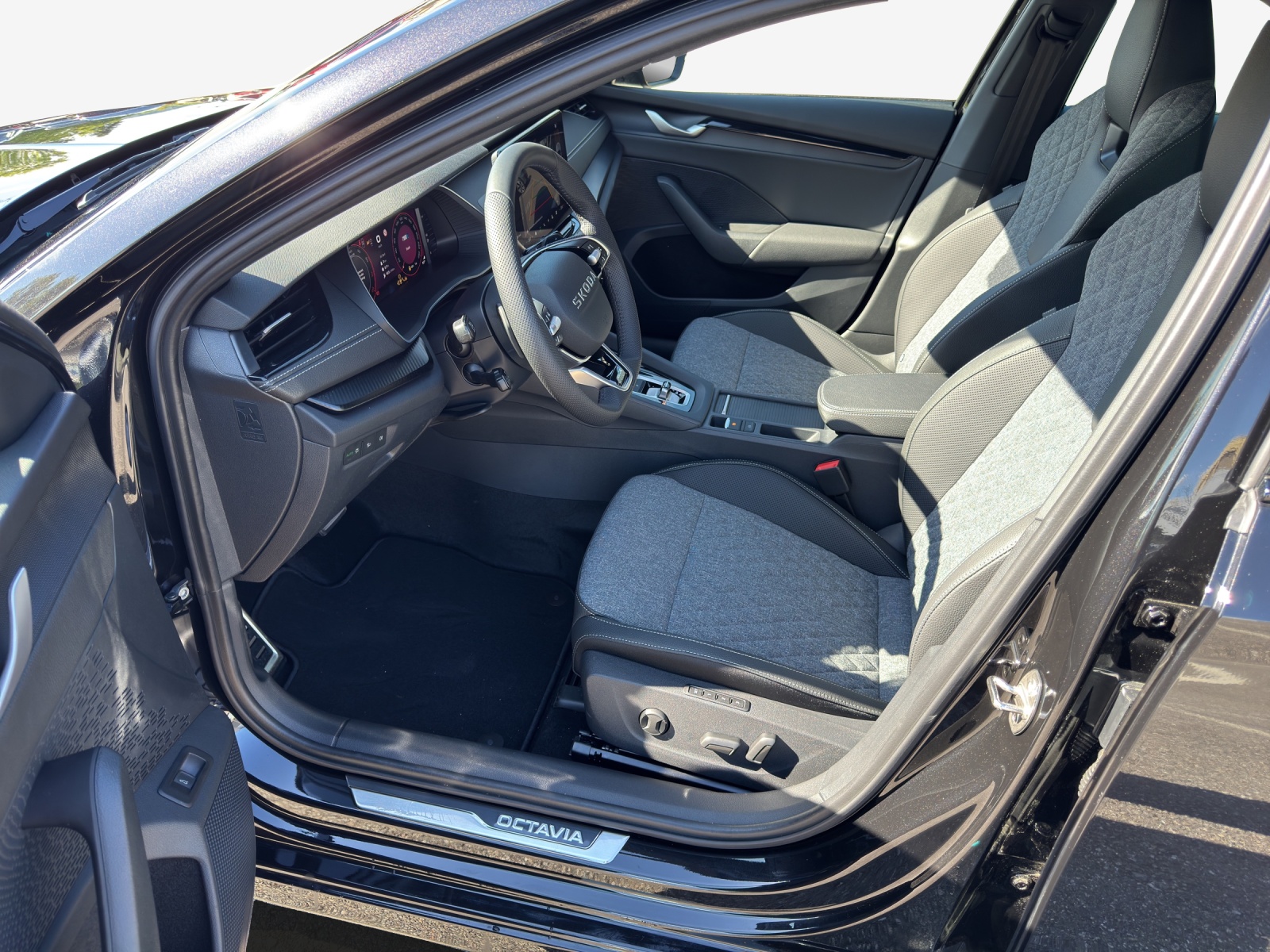 SKODA Octavia Combi 2.0 TSI DSG Dynamic 4x4-image-7