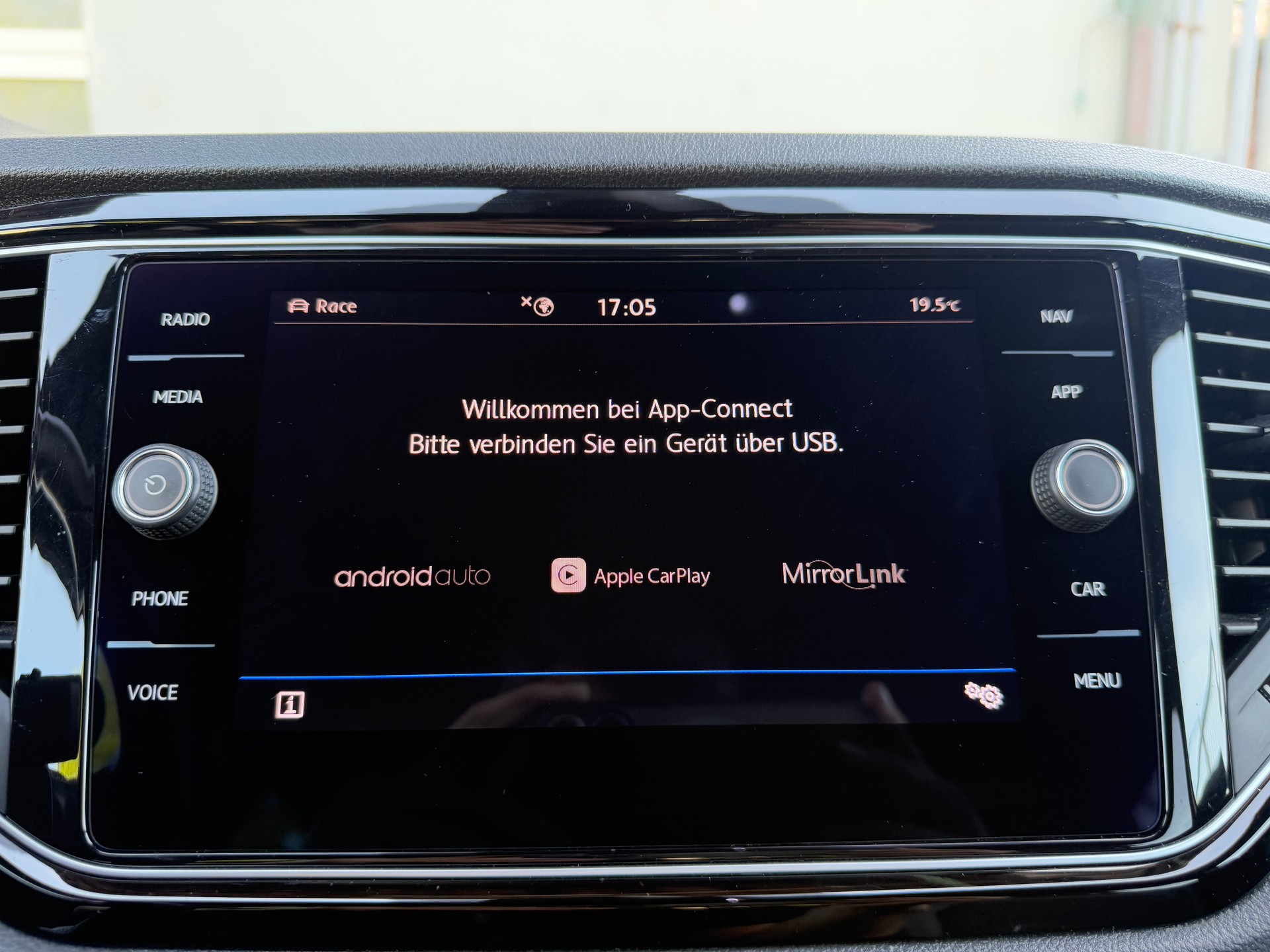 VW T-Roc 2.0 TSI R DSG 4Motion-image-9
