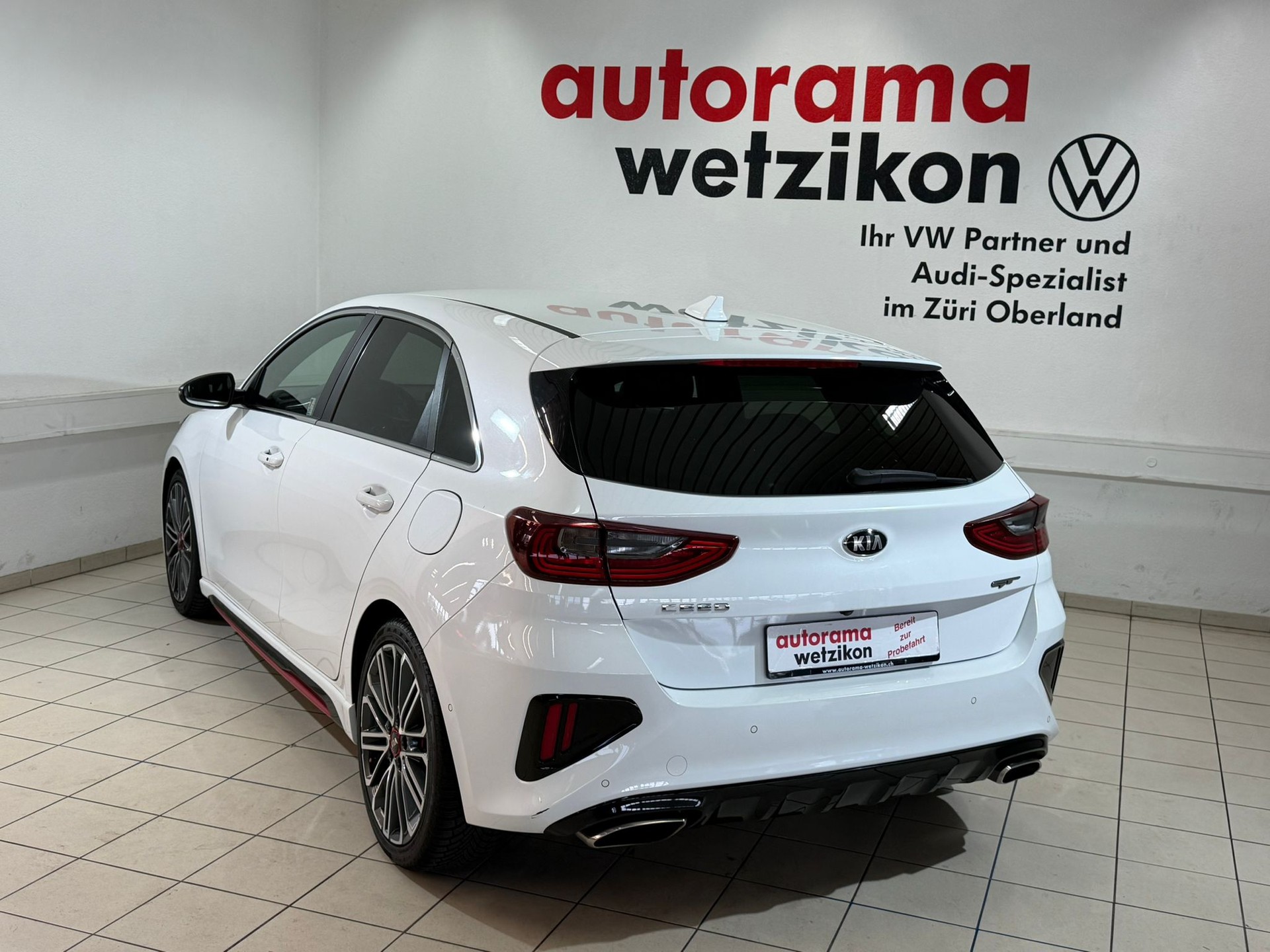 KIA Ceed 1.6 T-GDi GT DCT-showroom-element-3