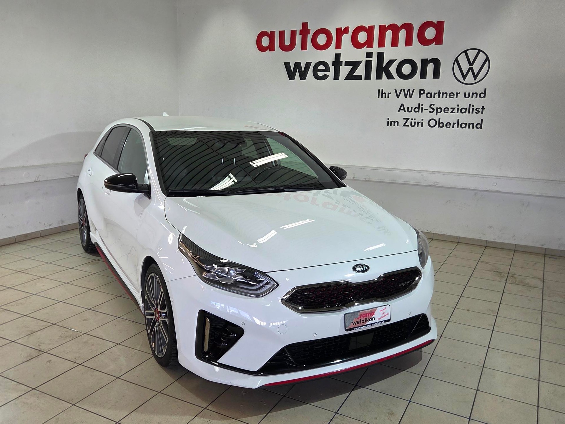 KIA Ceed 1.6 T-GDi GT DCT-showroom-element-1