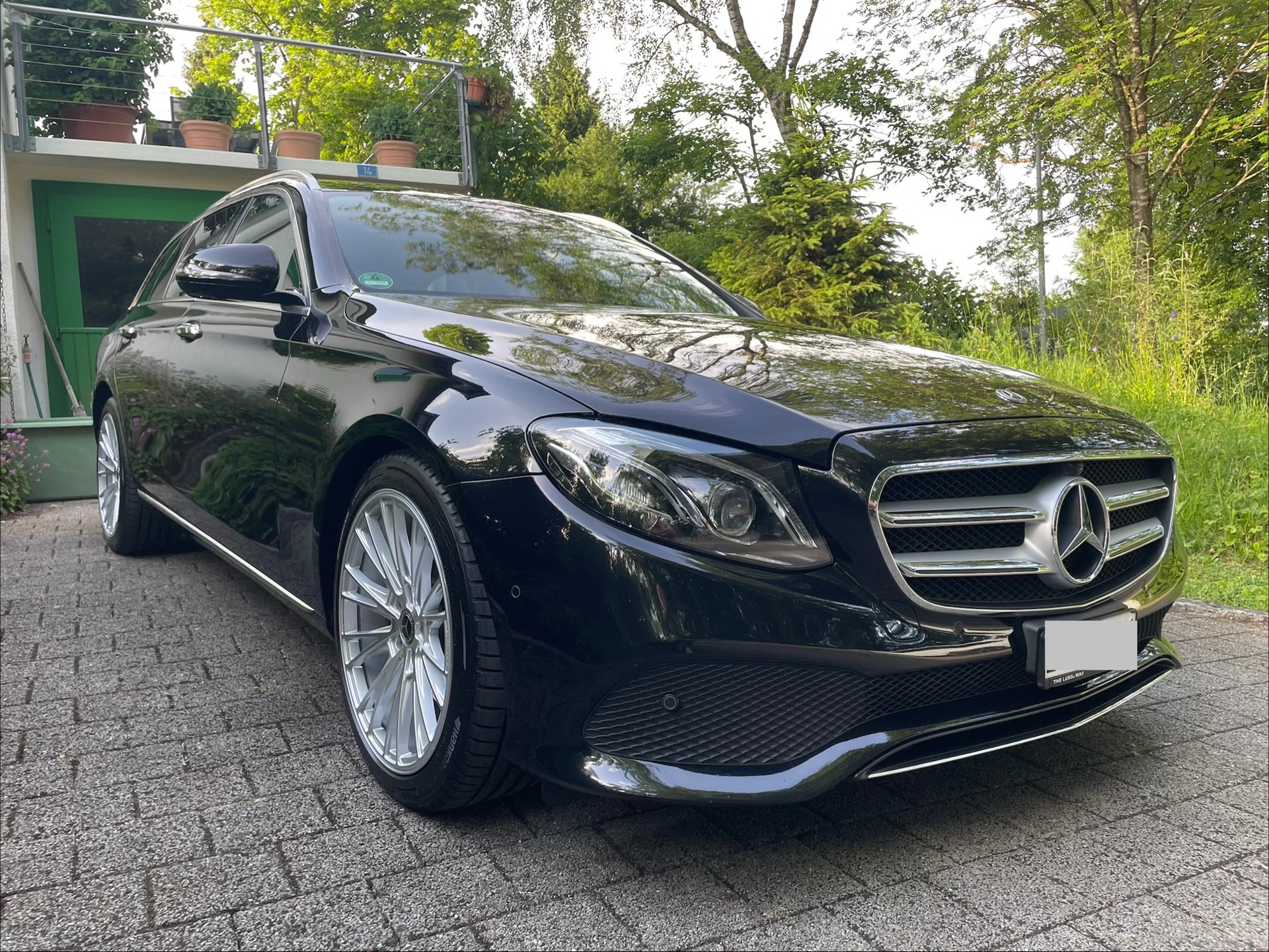 MERCEDES-BENZ E 220 Avantgarde 4-Matic