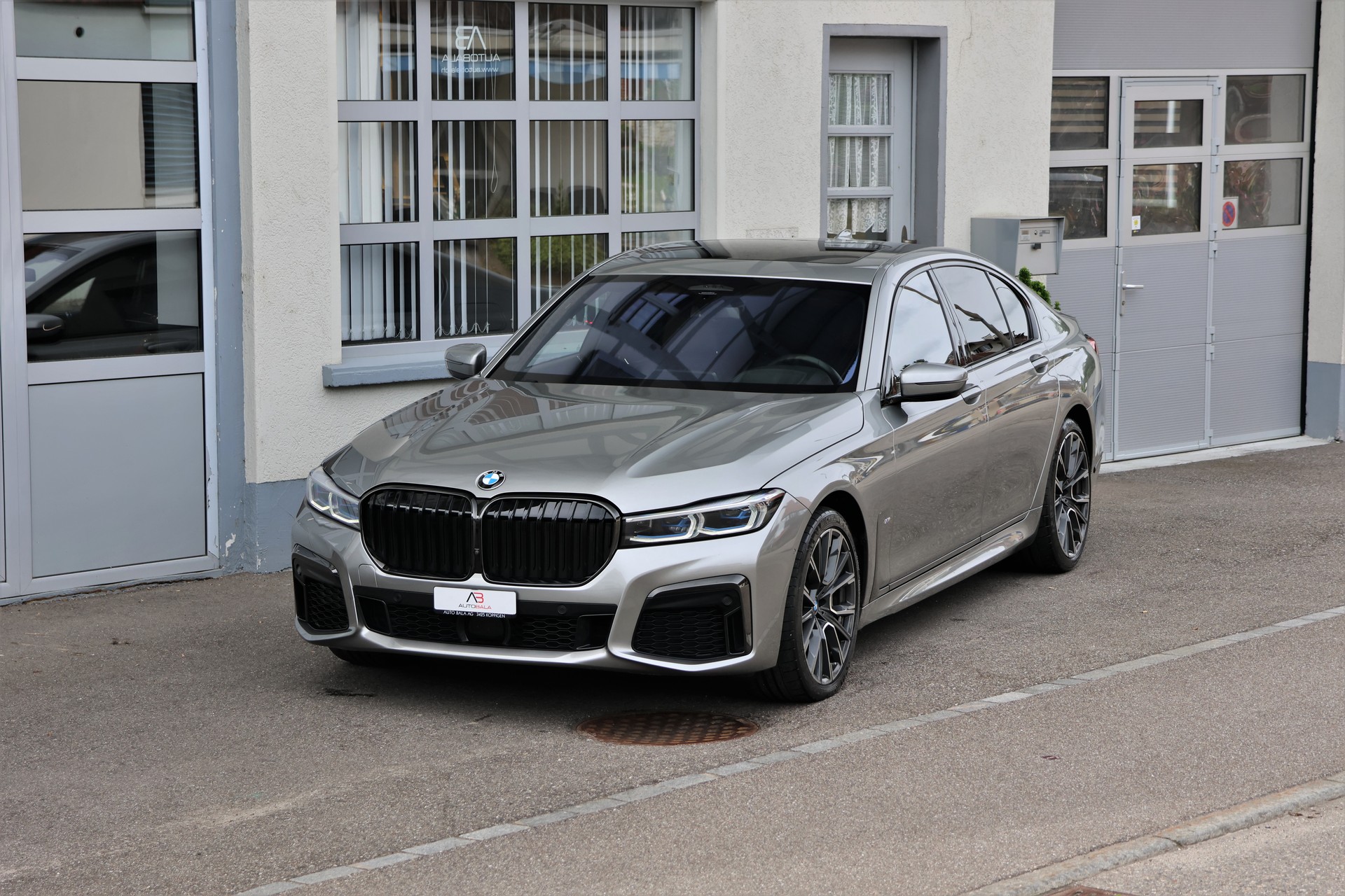 BMW 750i xDrive Steptronic M-Sport (CH)
