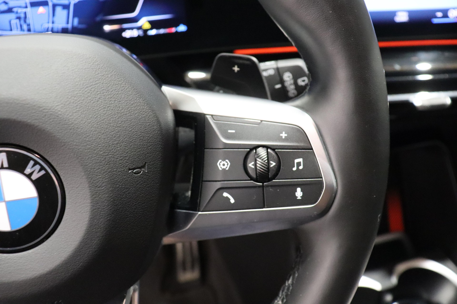 BMW X1 20i sDrive paddles-image-18