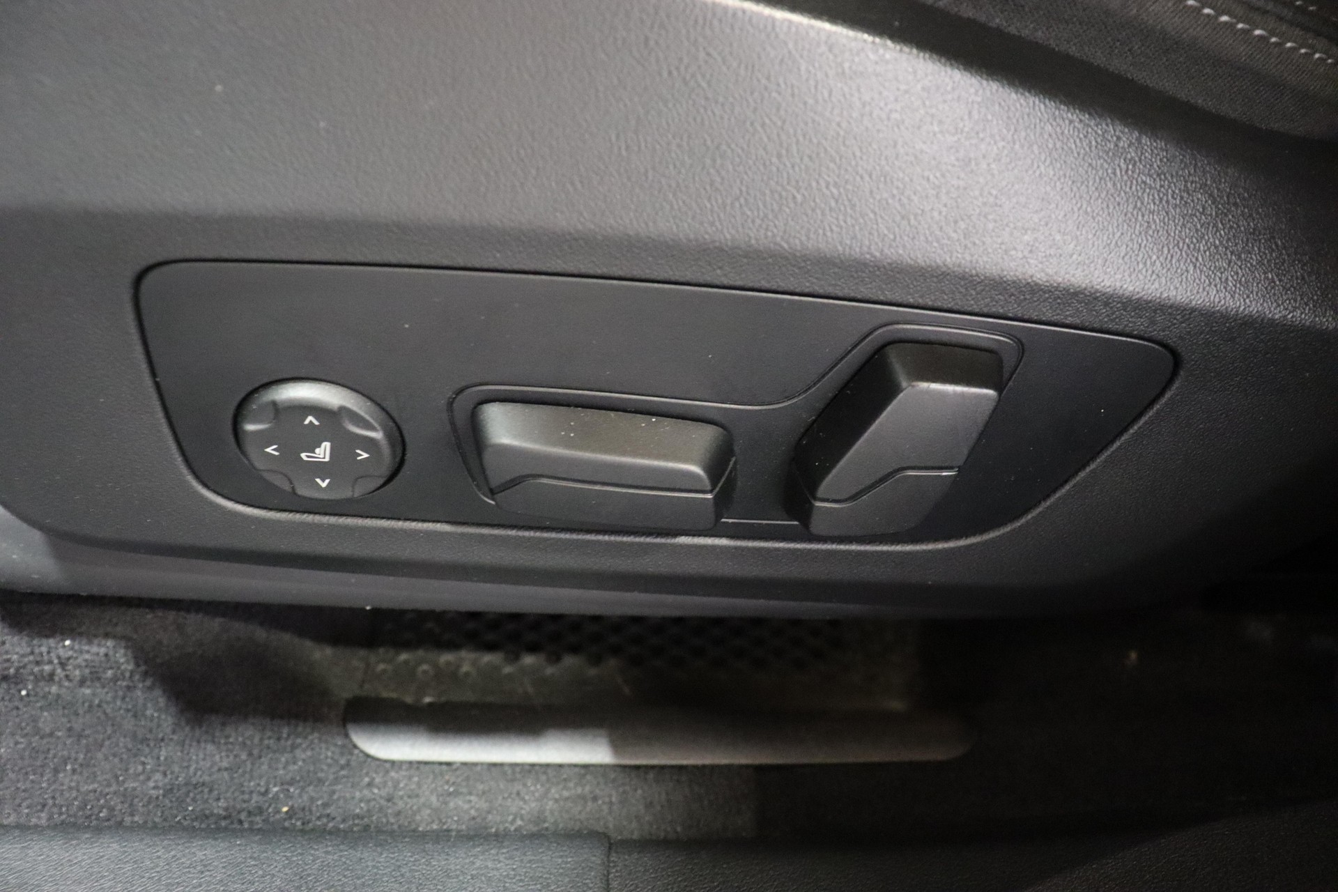 BMW X1 20i sDrive paddles-image-19