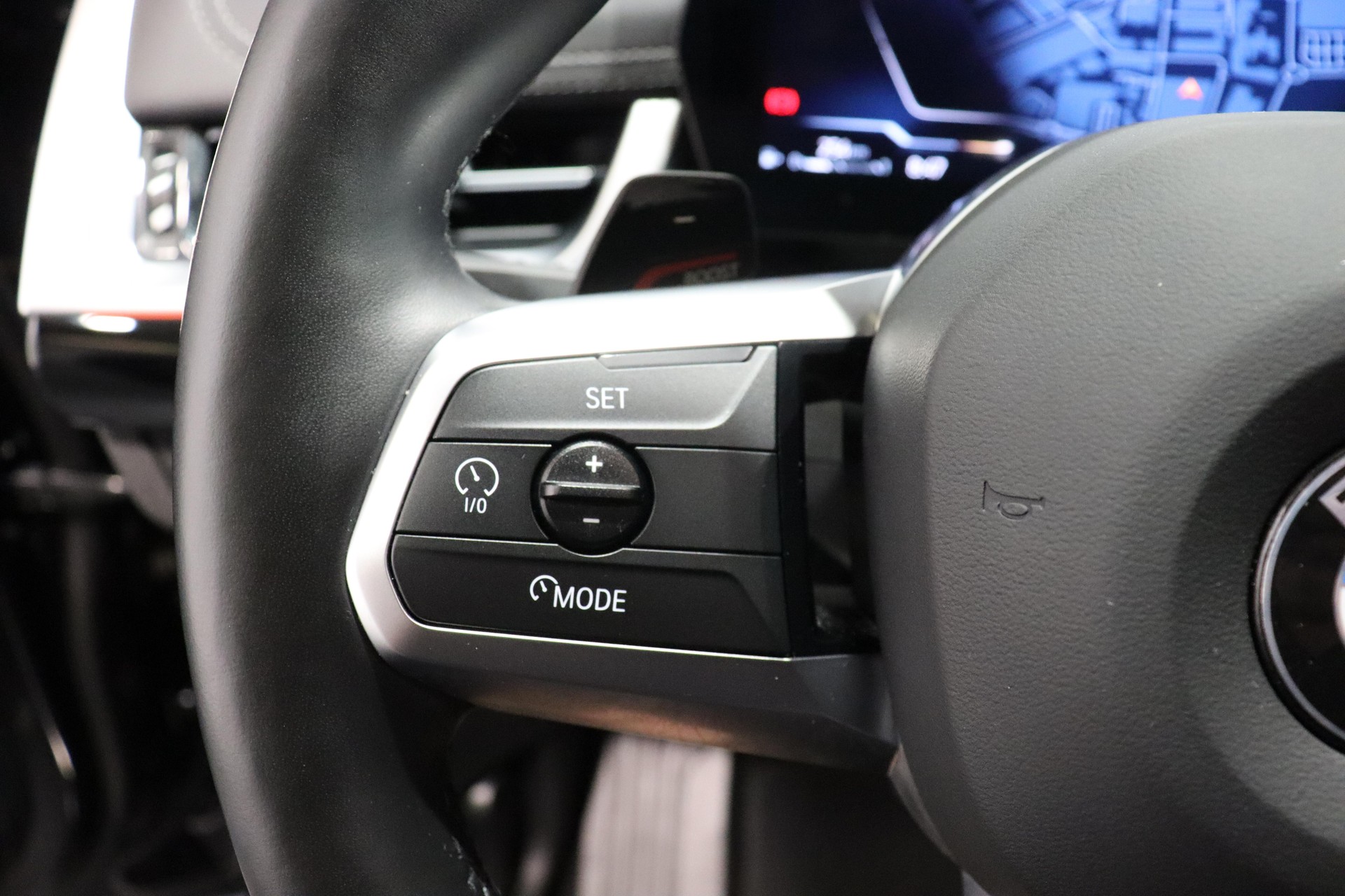BMW X1 20i sDrive paddles-image-17