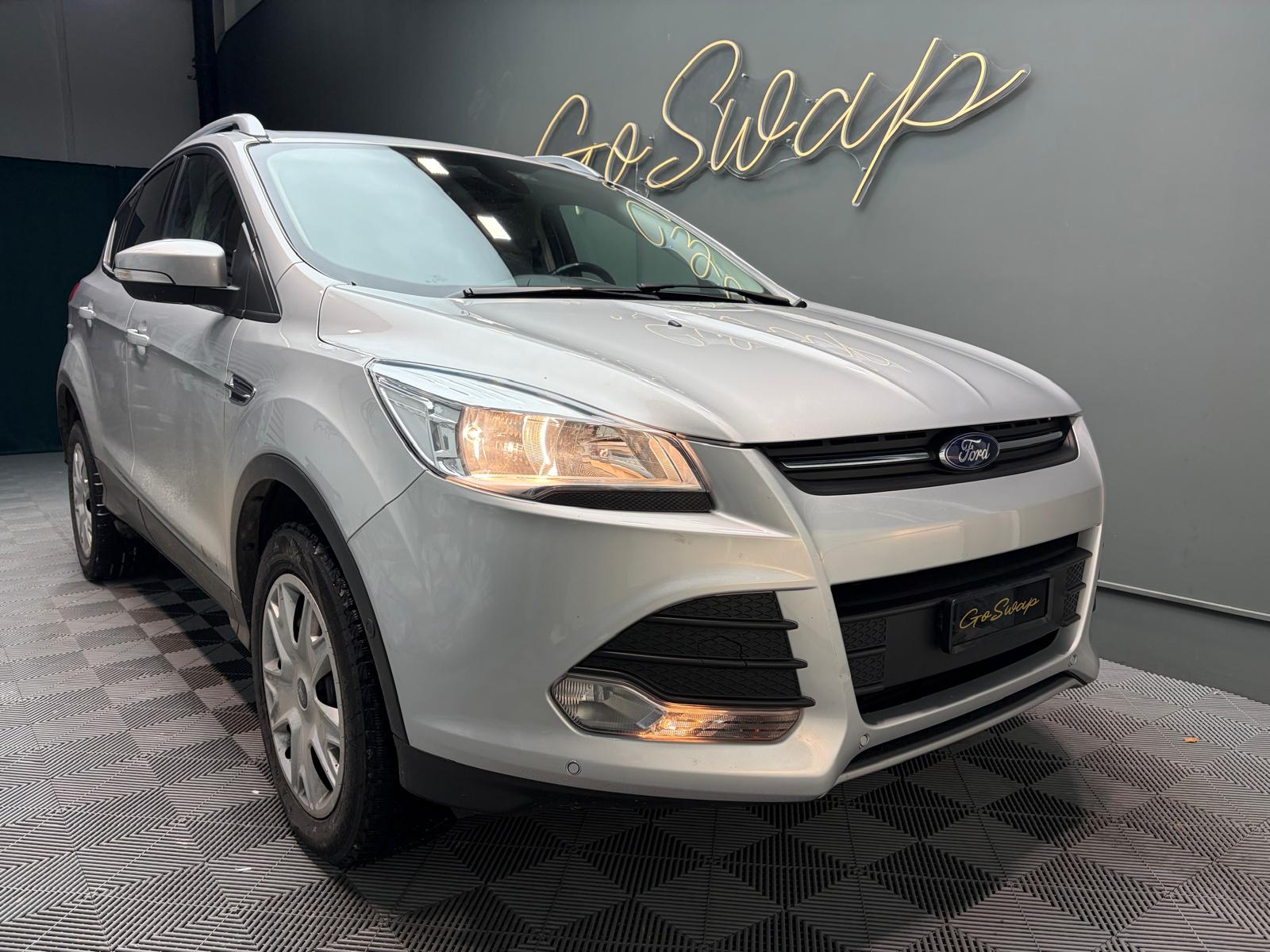 FORD Kuga 2.0 TDCi Titanium 4WD PowerShift - Attelage-showroom-element-1