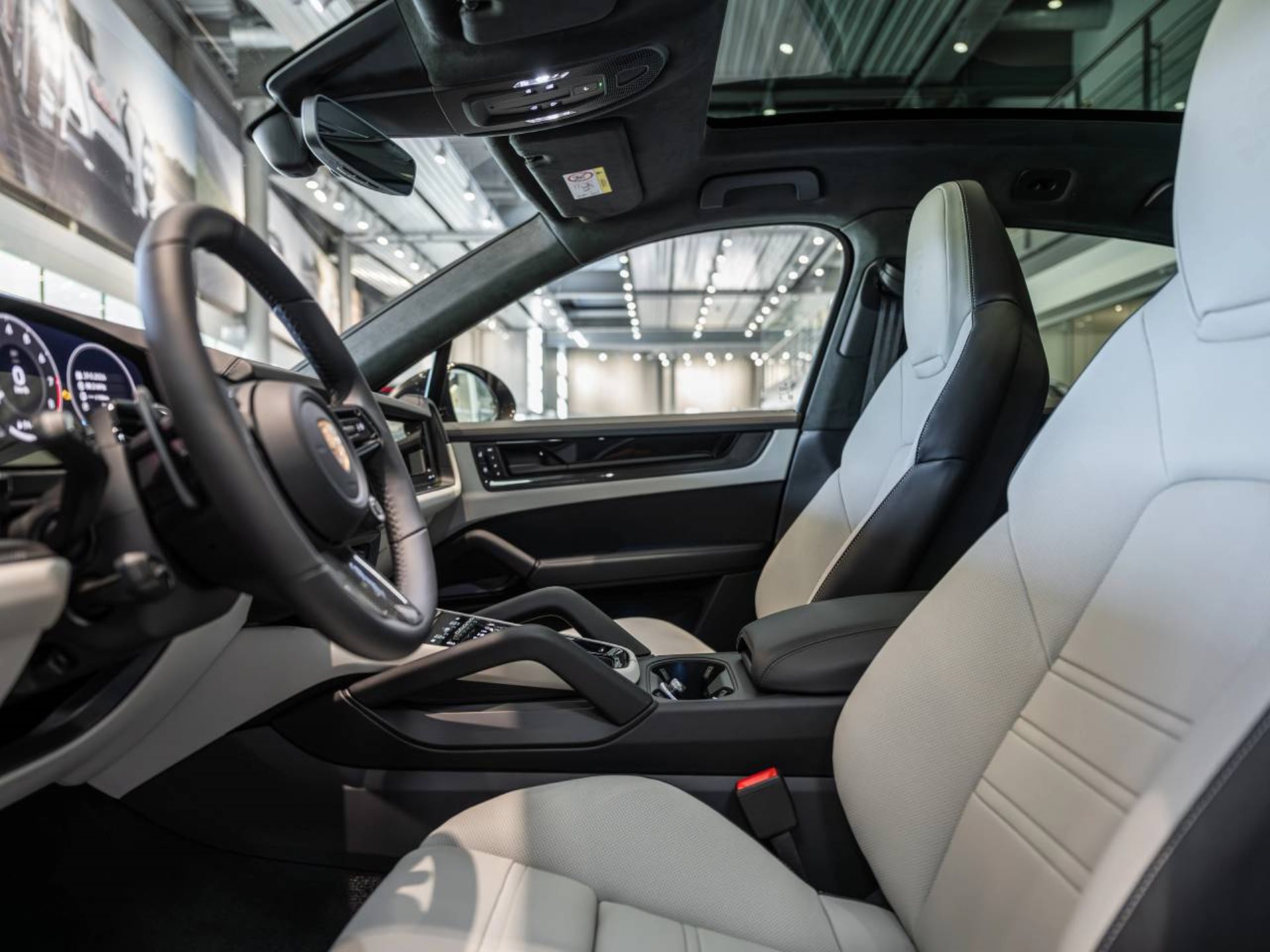 PORSCHE Cayenne GTS Coupé-showroom-element-3