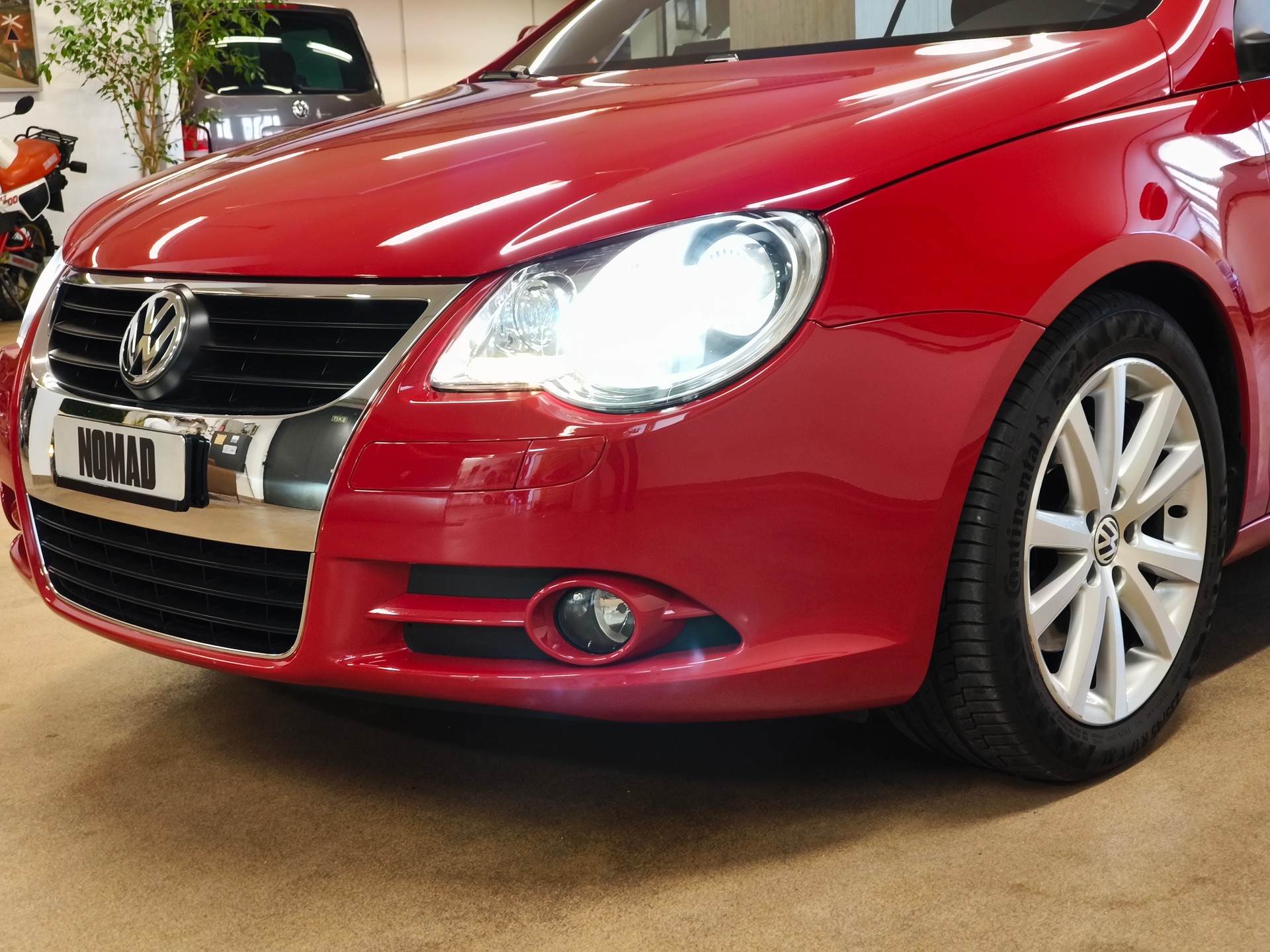 VW Eos 2.0 TSI-showroom-element-1