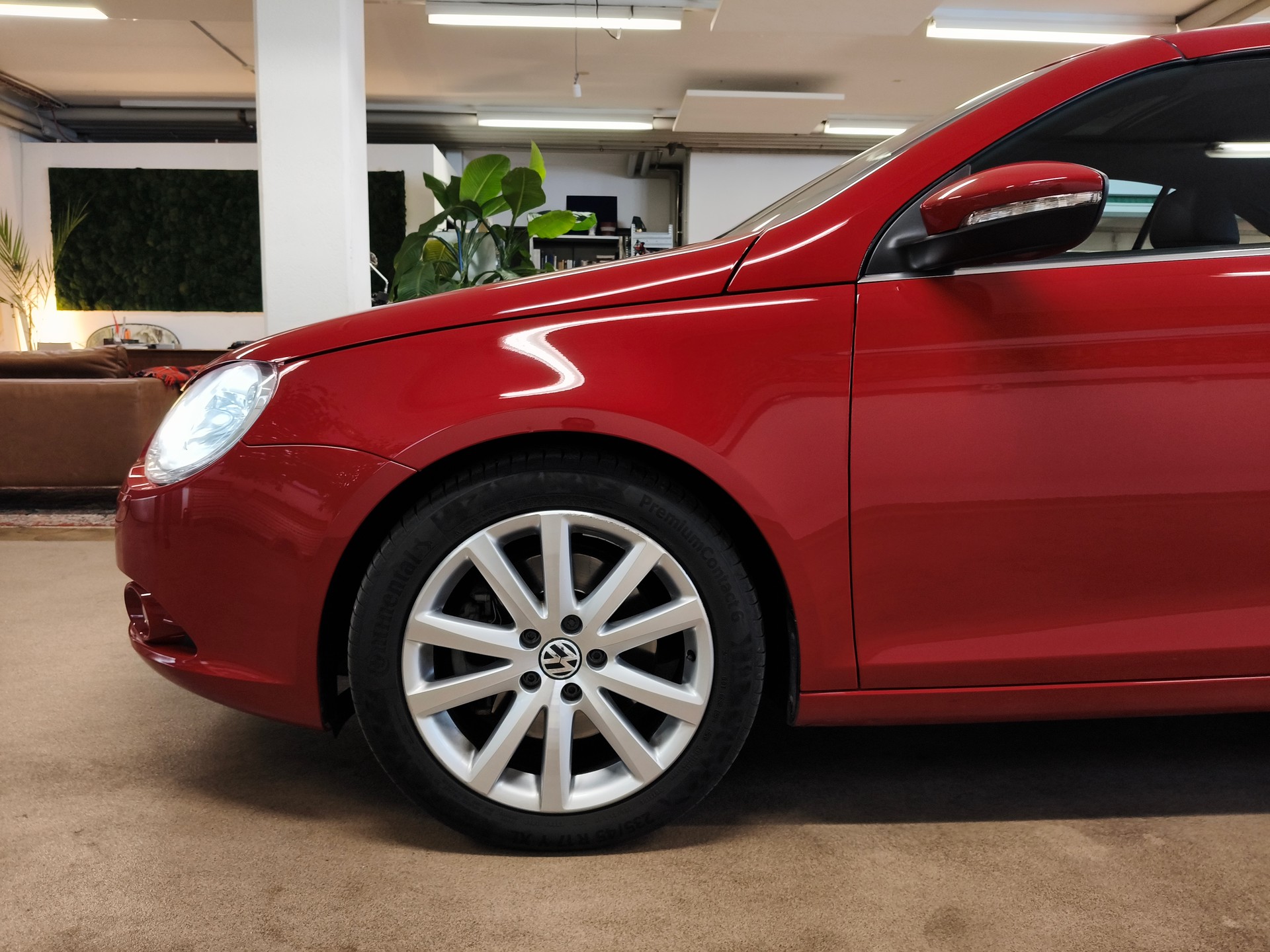 VW Eos 2.0 TSI-showroom-element-2