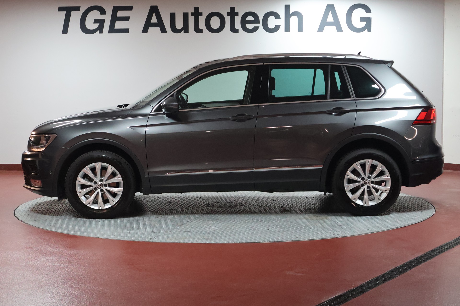 VW Tiguan 2.0 TDI SCR Comfortline 4Motion DSG-showroom-element-3
