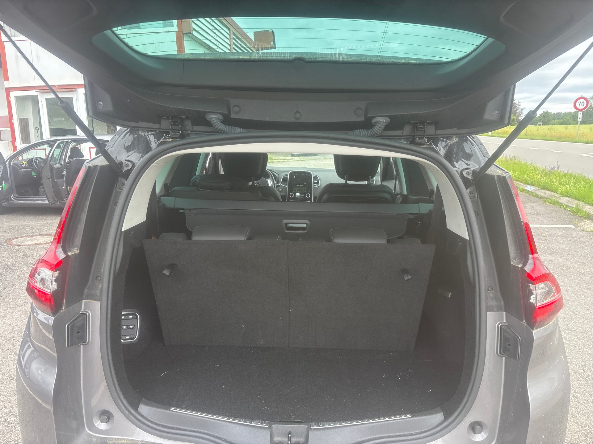 RENAULT Grand Scénic 1.8 dCi Intens EDC-image-5