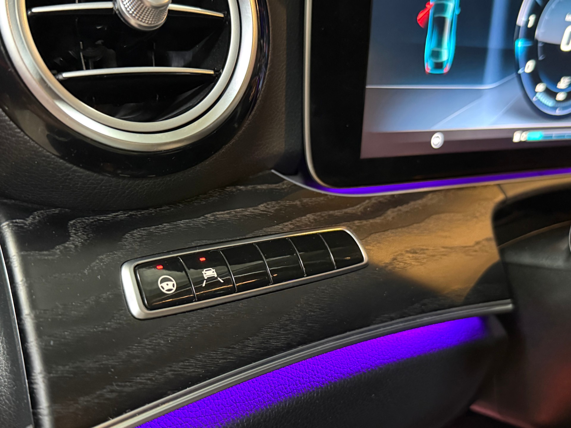 MERCEDES-BENZ E 350 d AMG Line 9G-Tronic-image-10