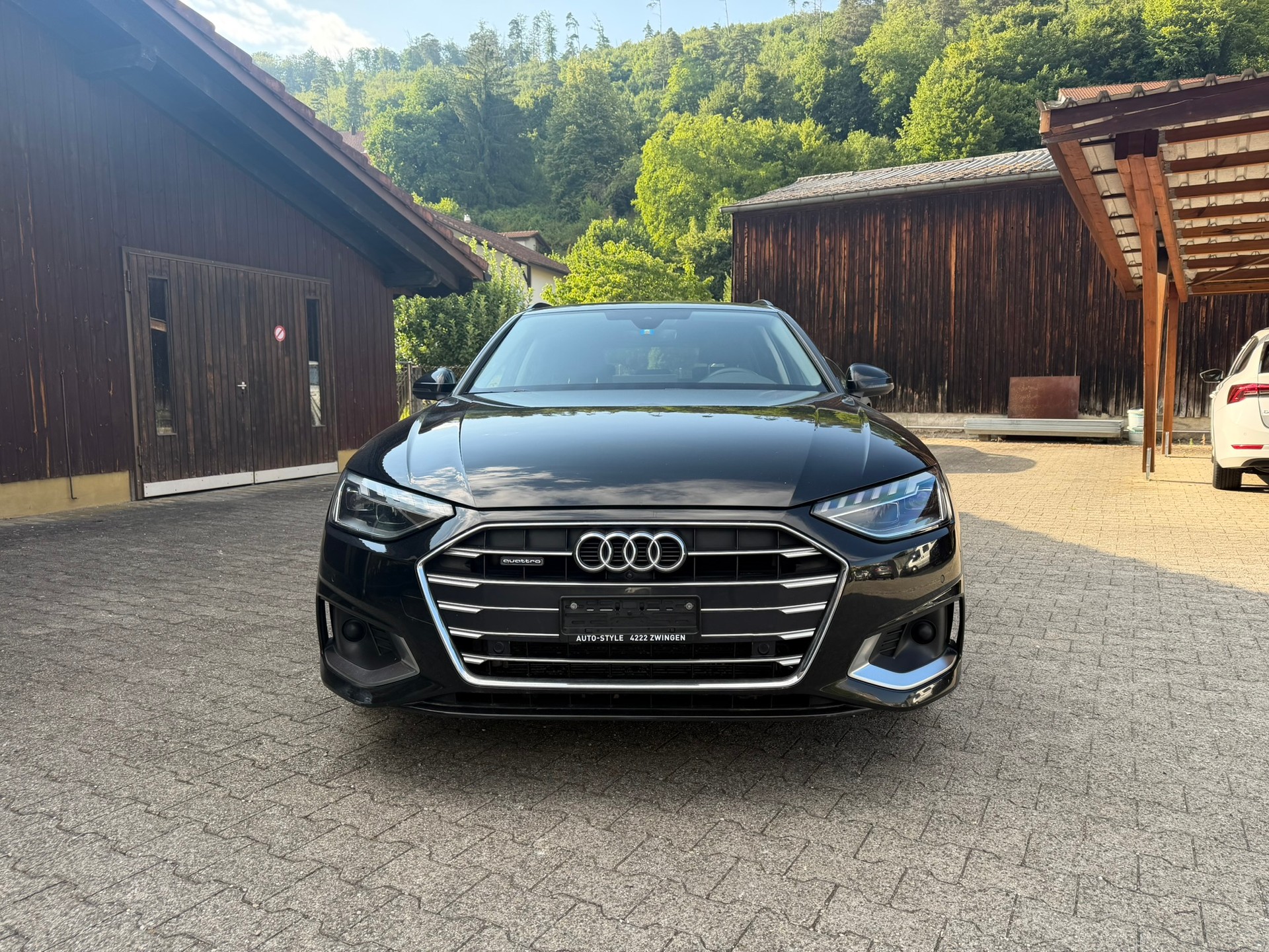 AUDI A4 Avant 40 TDI quattro S-tronic-image-1