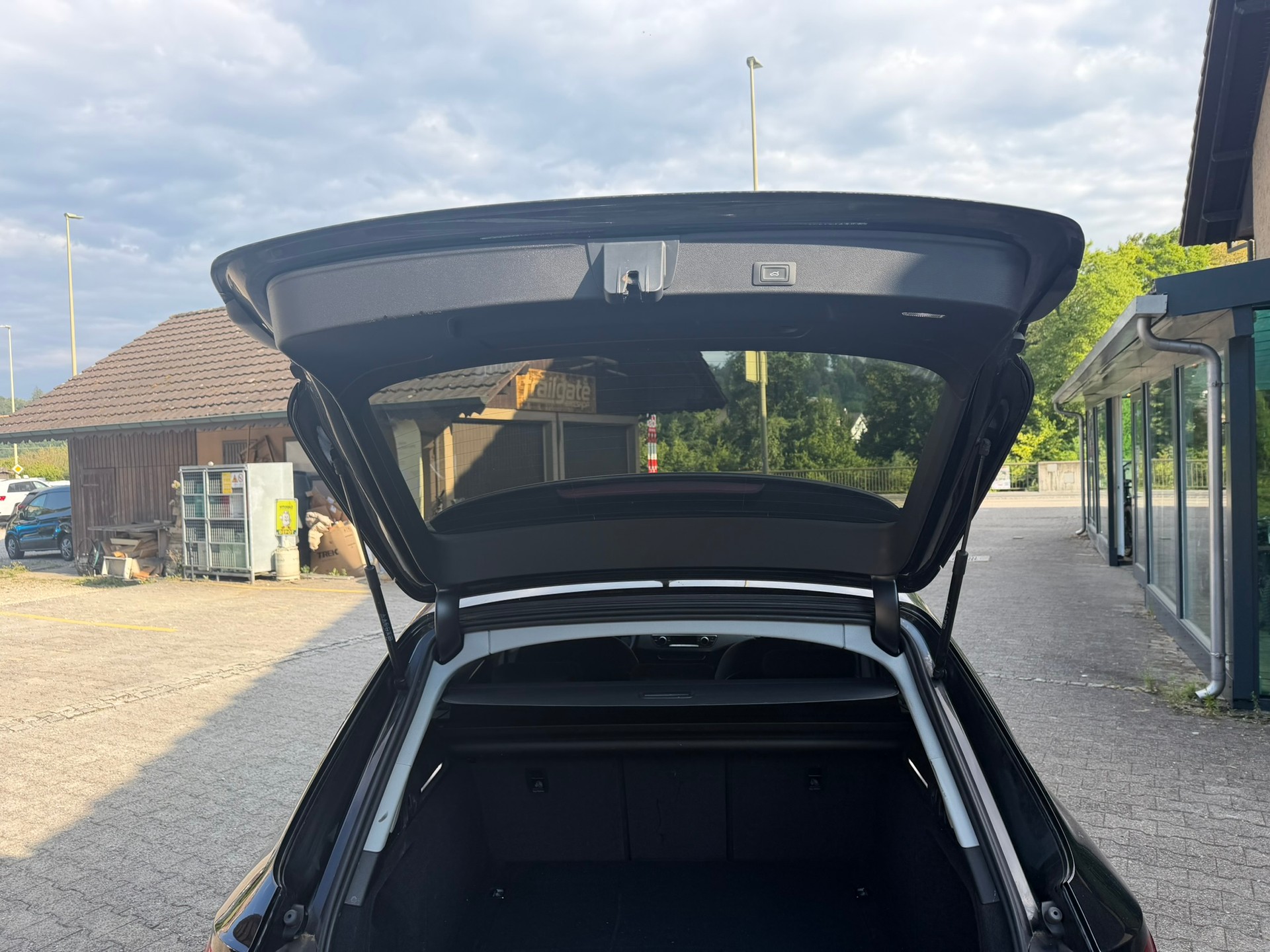 AUDI A4 Avant 40 TDI quattro S-tronic-image-10