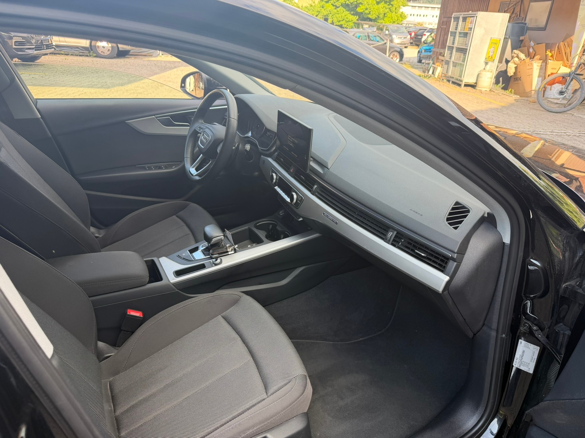 AUDI A4 Avant 40 TDI quattro S-tronic-image-8