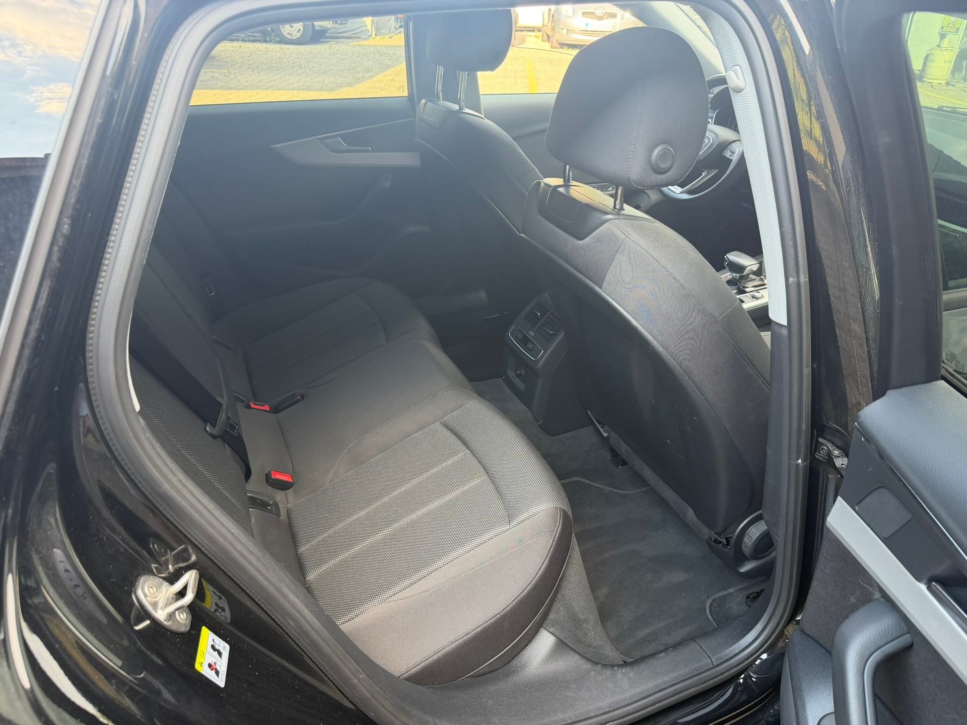 AUDI A4 Avant 40 TDI quattro S-tronic-image-9