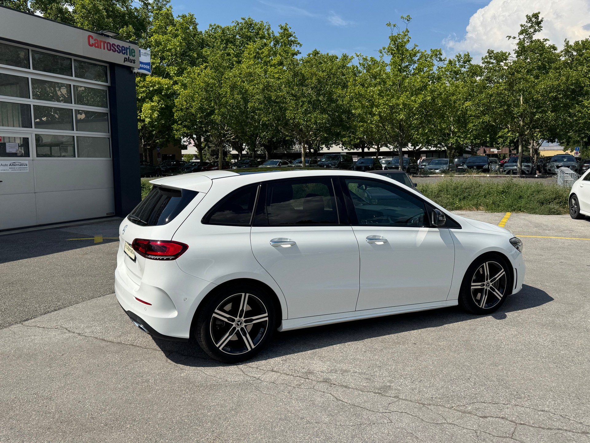 MERCEDES-BENZ B 250-showroom-element-2