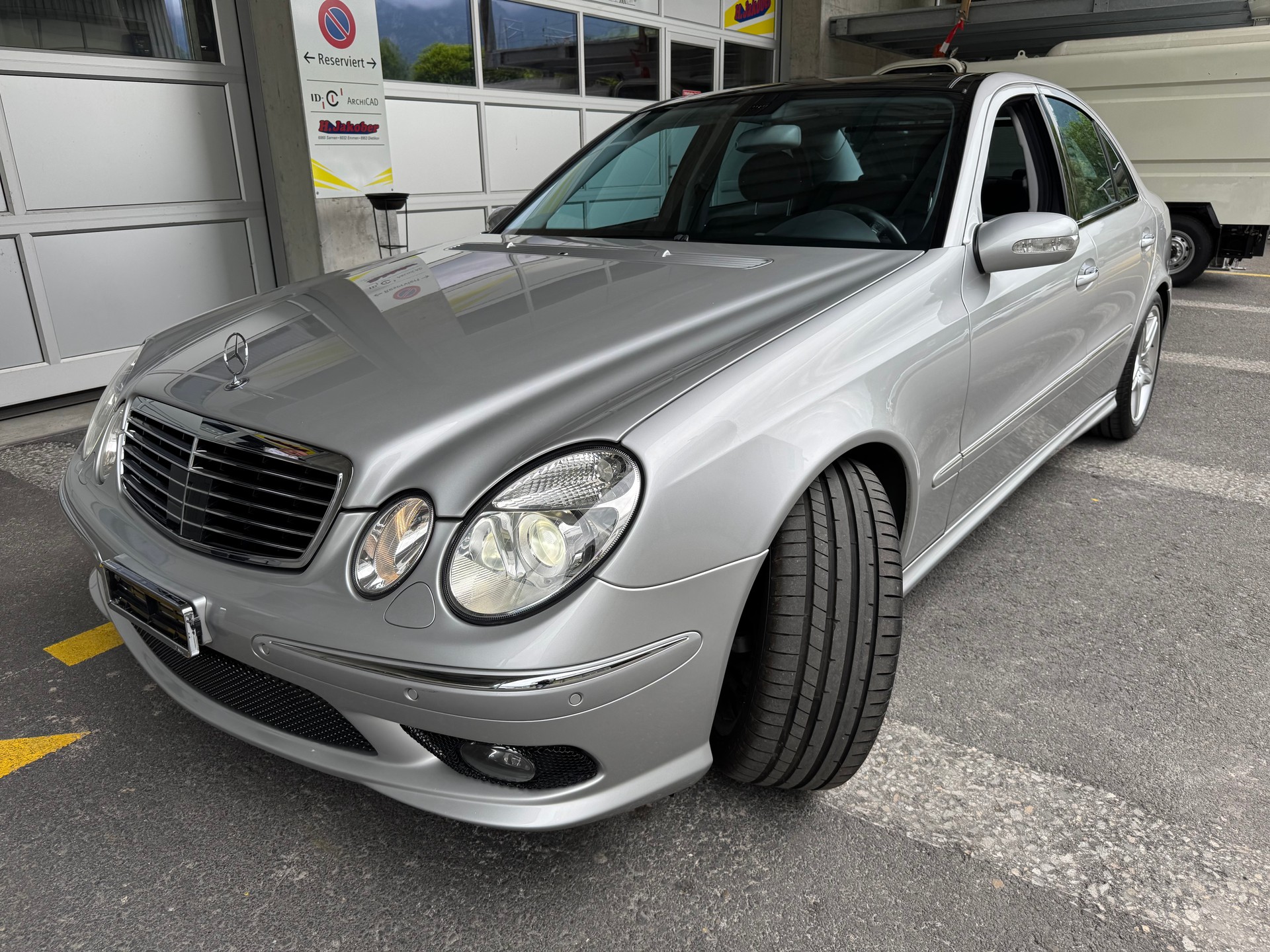 MERCEDES-BENZ E 55 V8 AMG