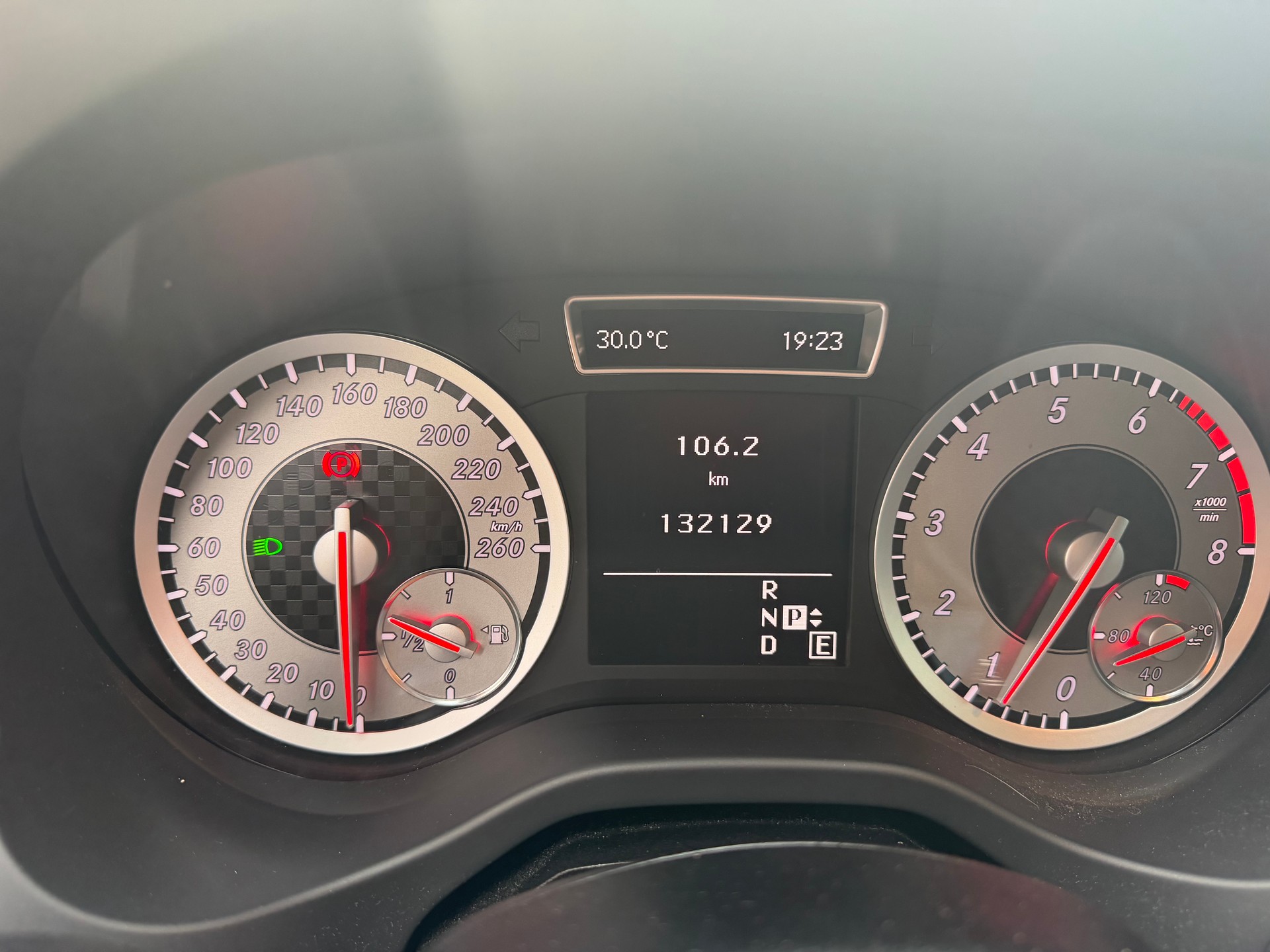 MERCEDES-BENZ A 180 7G-DCT-image-2