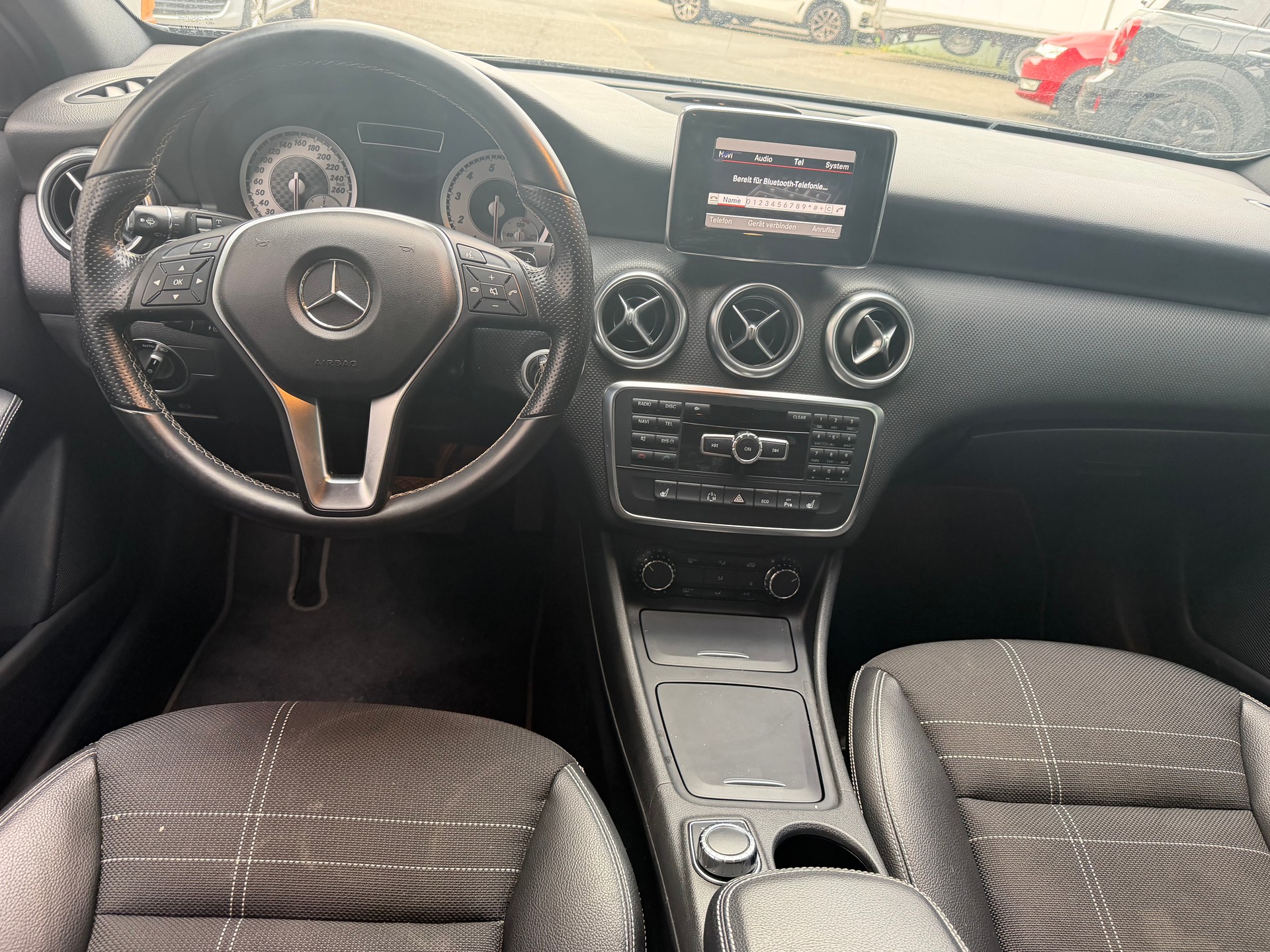 MERCEDES-BENZ A 180 7G-DCT-image-7