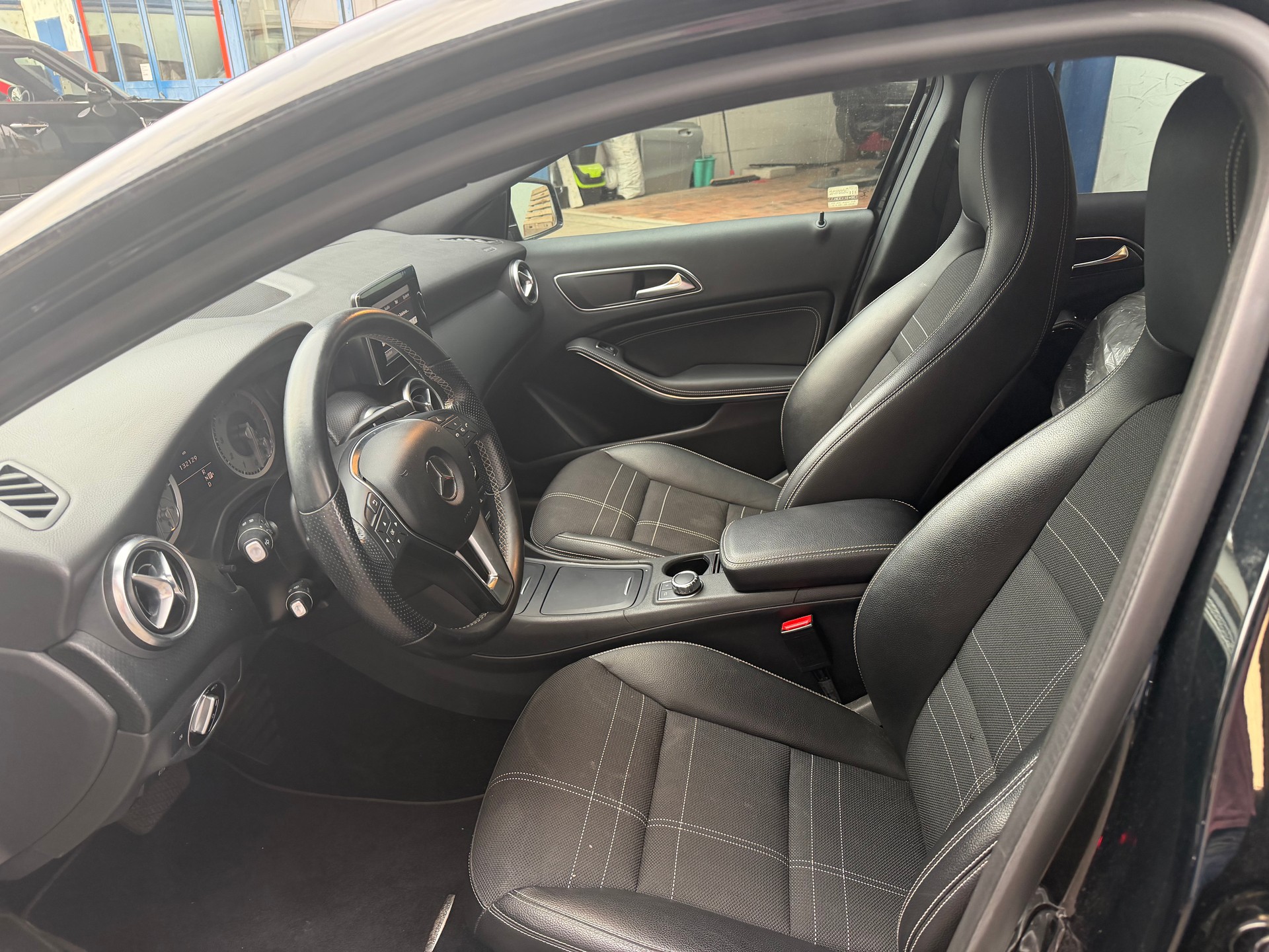 MERCEDES-BENZ A 180 7G-DCT-image-6