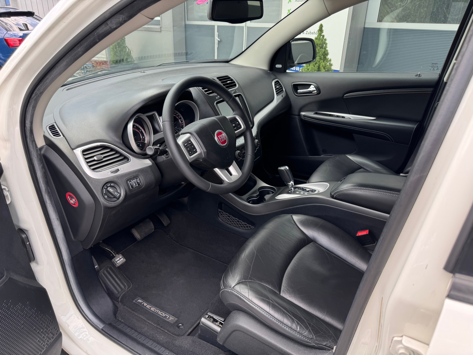 FIAT Freemont 2.0 MJ Lounge AWD Automat-image-3