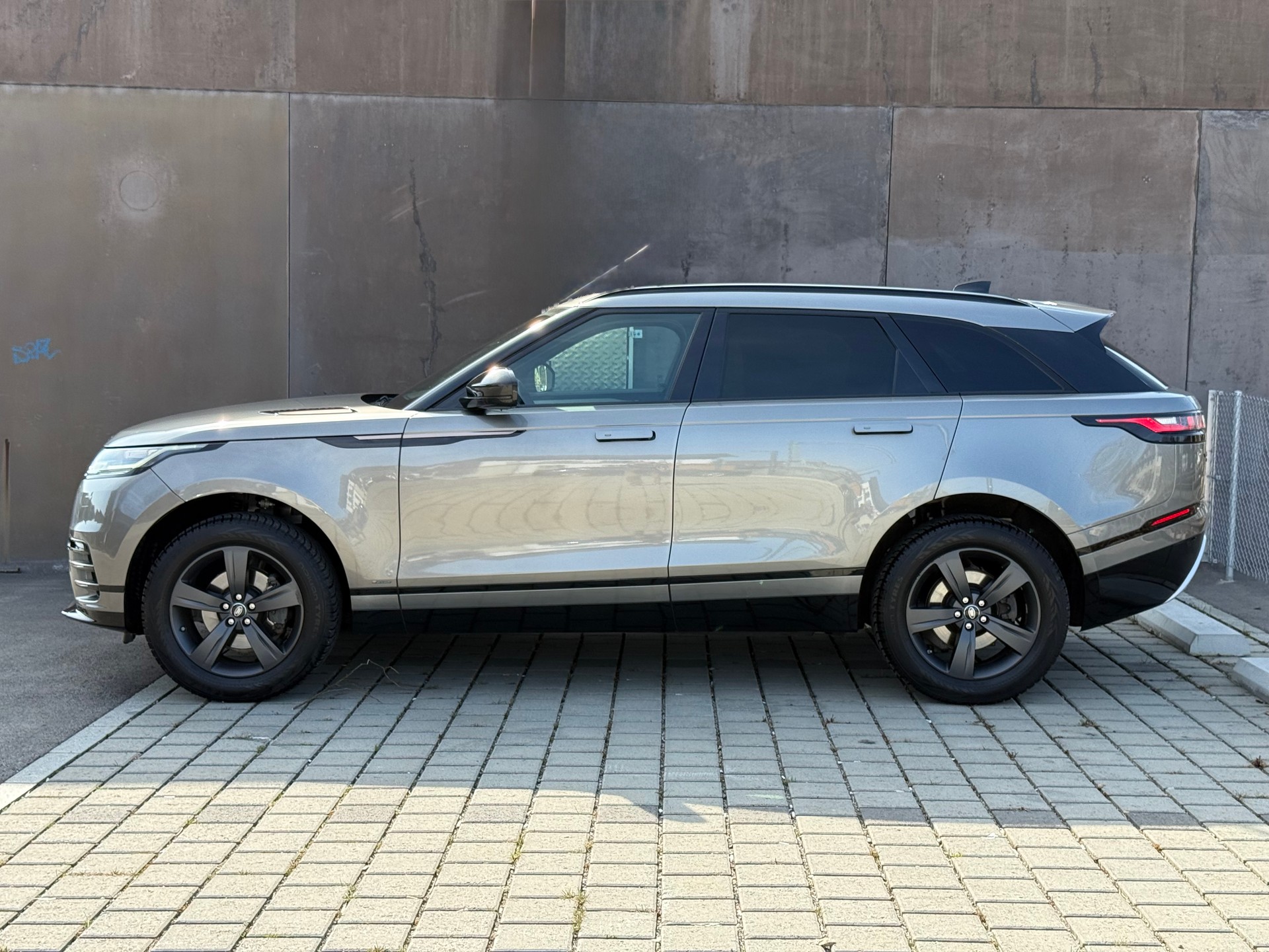 LAND ROVER Range Rover Velar R-Dynamic D 240 S Automatic-showroom-element-2