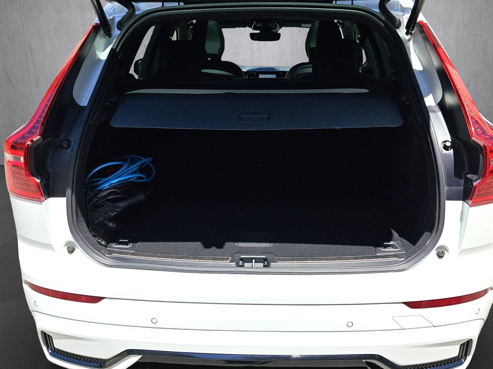 VOLVO XC60 2.0 T8 TE R-Design eAWD-image-11