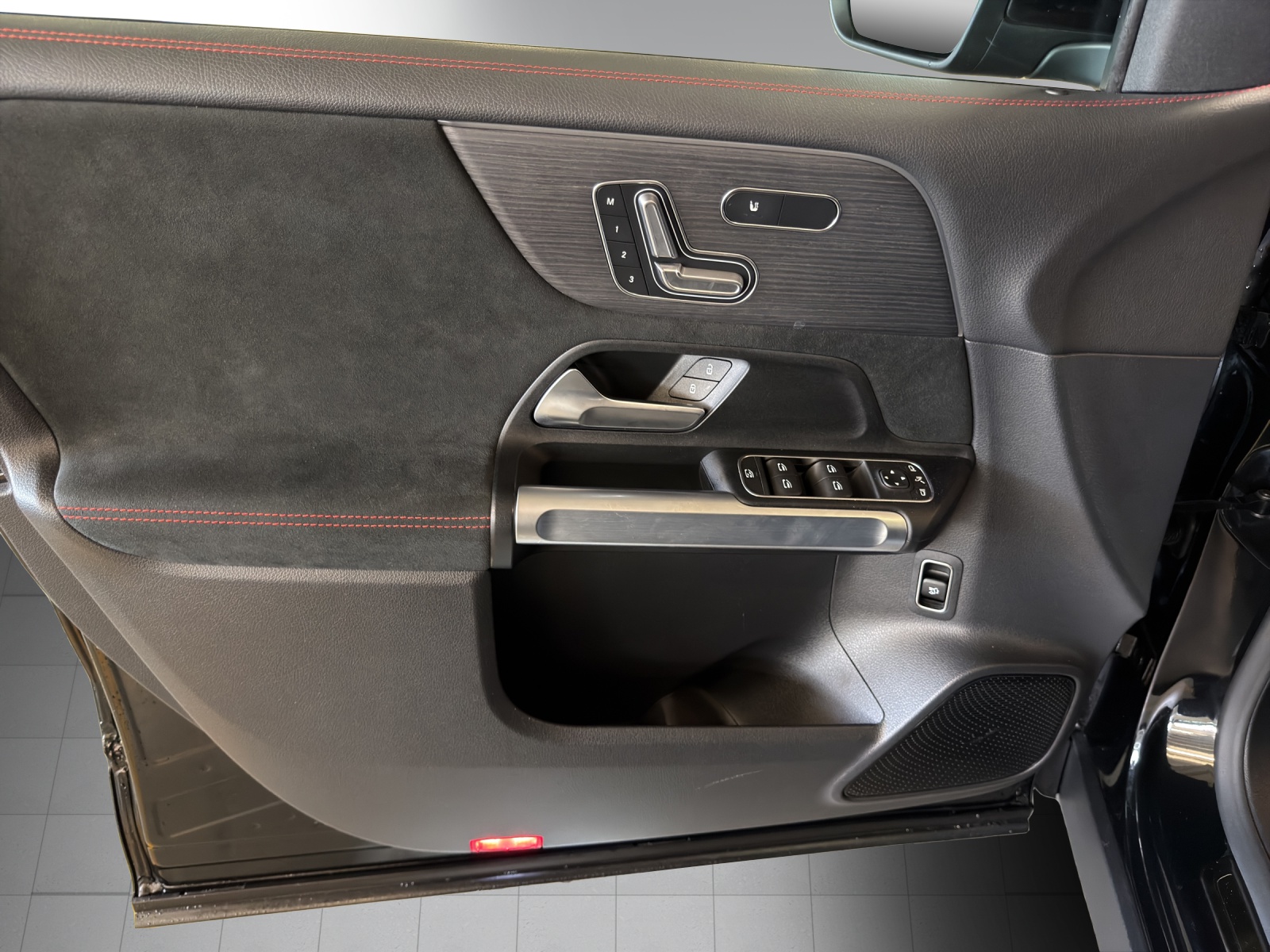 MERCEDES-BENZ EQB 350 AMG Line 4Matic-image-7