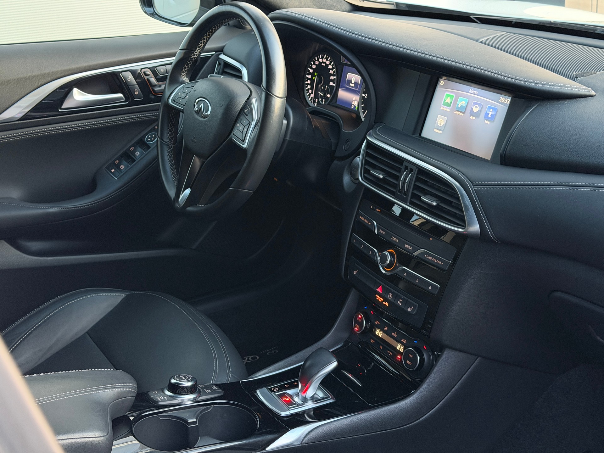INFINITI QX30 2.2d Premium Tech DCT AWD-image-9