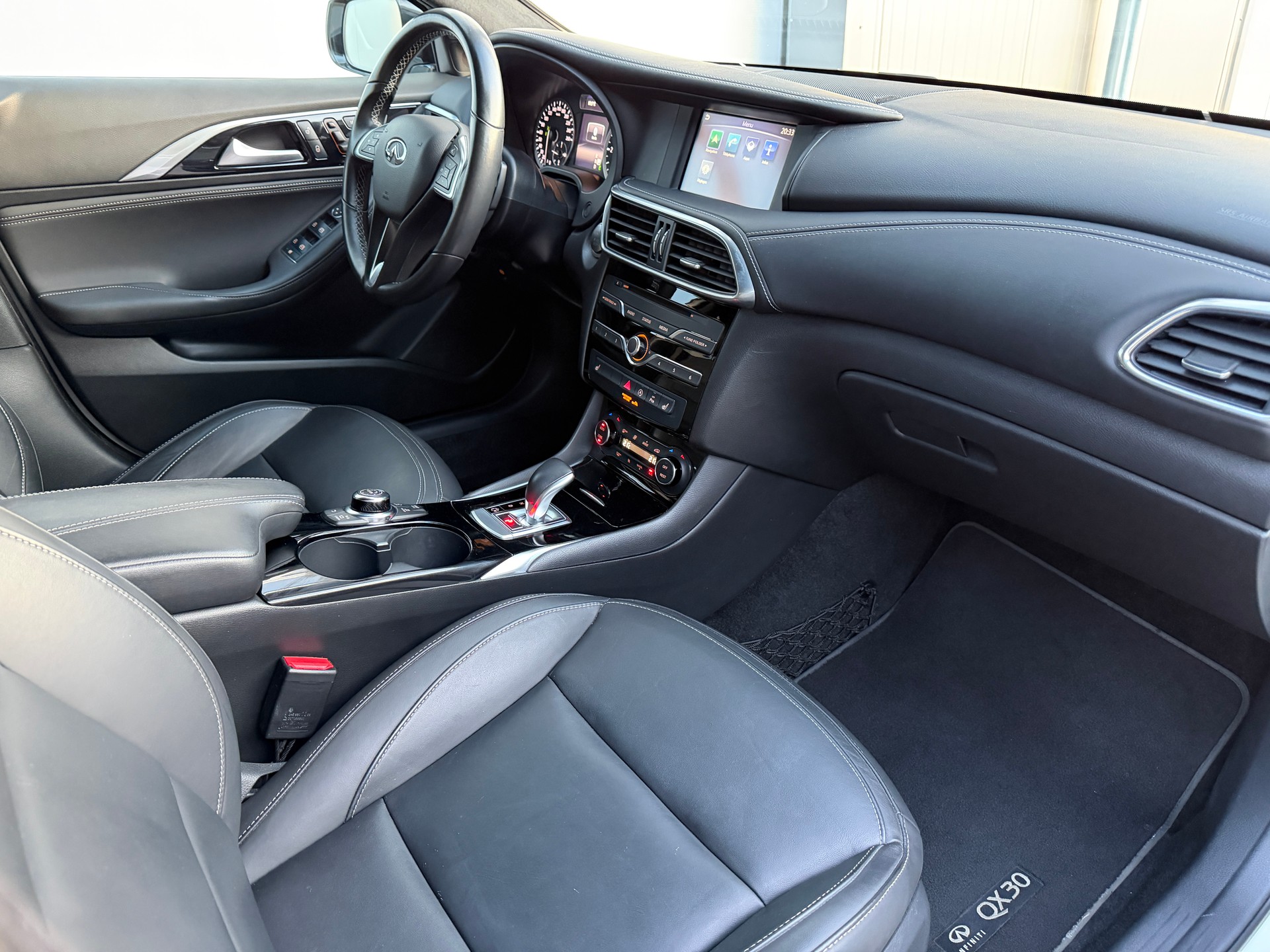 INFINITI QX30 2.2d Premium Tech DCT AWD-image-8