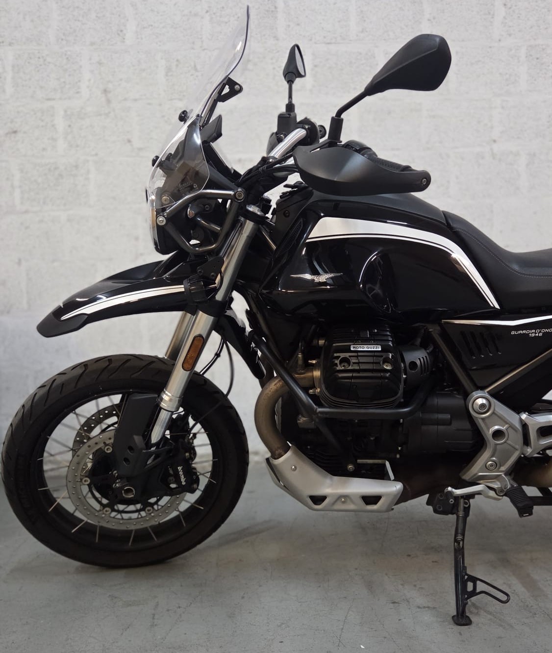 MOTO GUZZI V85 TT Guardia d'Onore-image-2