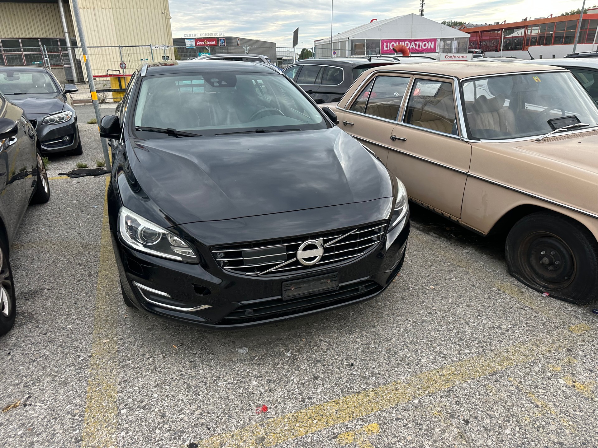 VOLVO V60 D6 AWD Plug-in Hybrid Momentum Geartronic-image-11