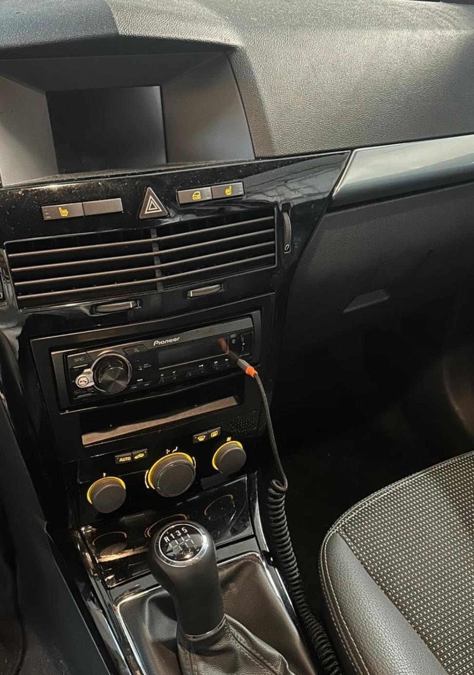 OPEL Astra 1.6i 16V Turbo Cosmo-image-13