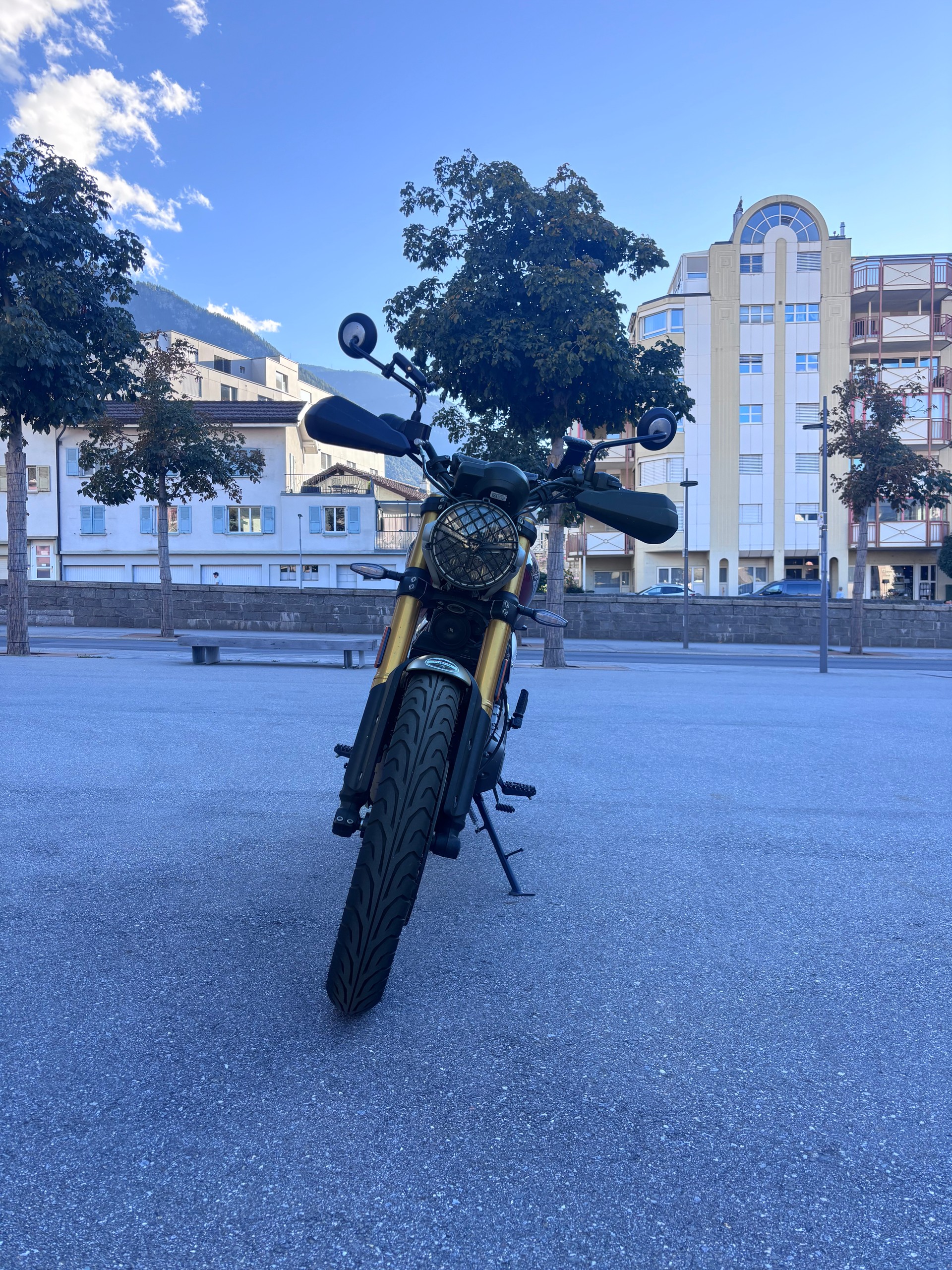 TRIUMPH 400 X-image-2