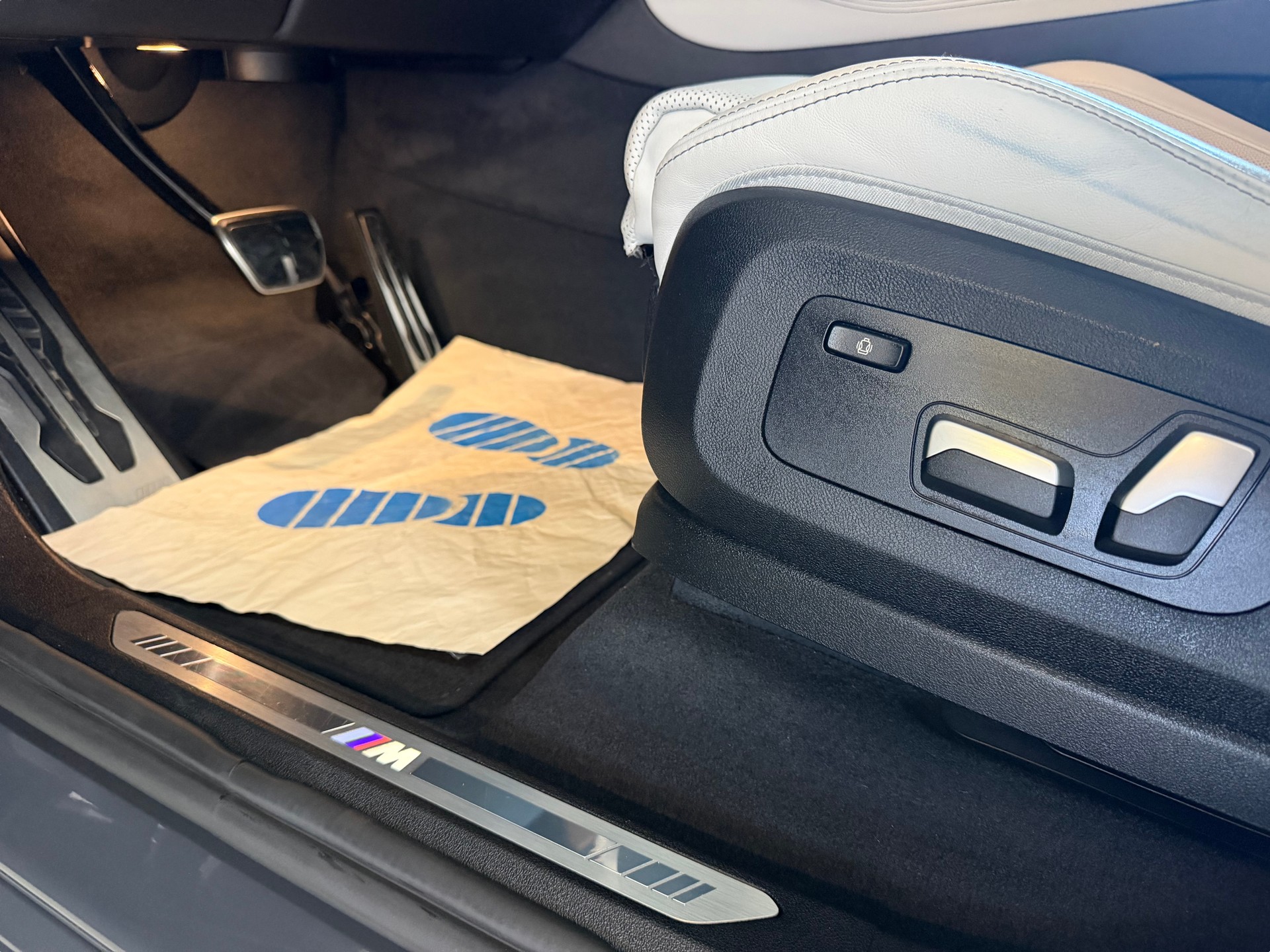 BMW X5 xDrive 48V 40d M Sport Steptronic | CH-Auto | Frisch MFK | BMW Laserlicht | Pano Dach | M-Sportabgasanlage-image-13
