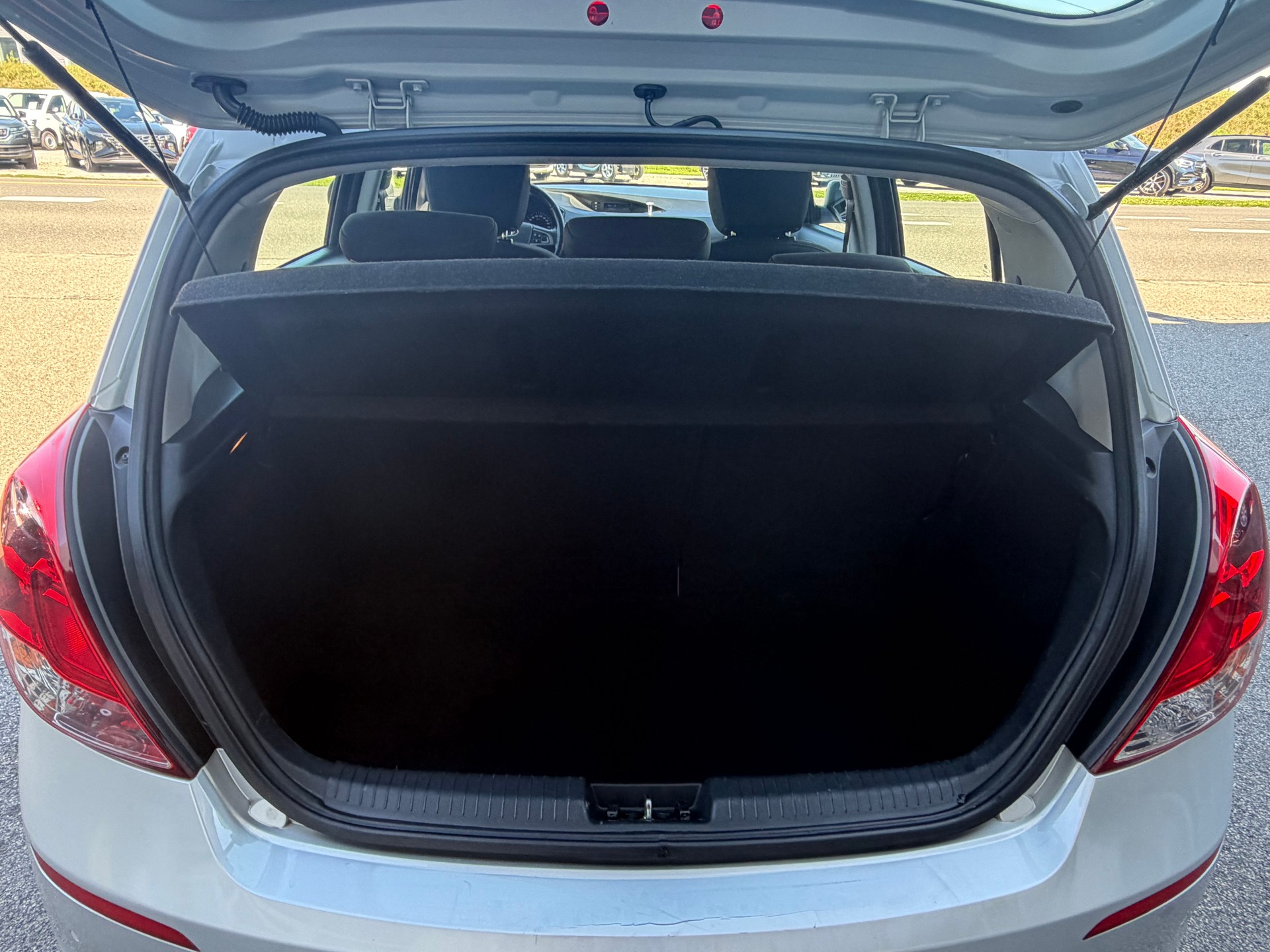 HYUNDAI i20 1.4 Style Automatic+++MIT MFK 30.4.2025+++-image-9