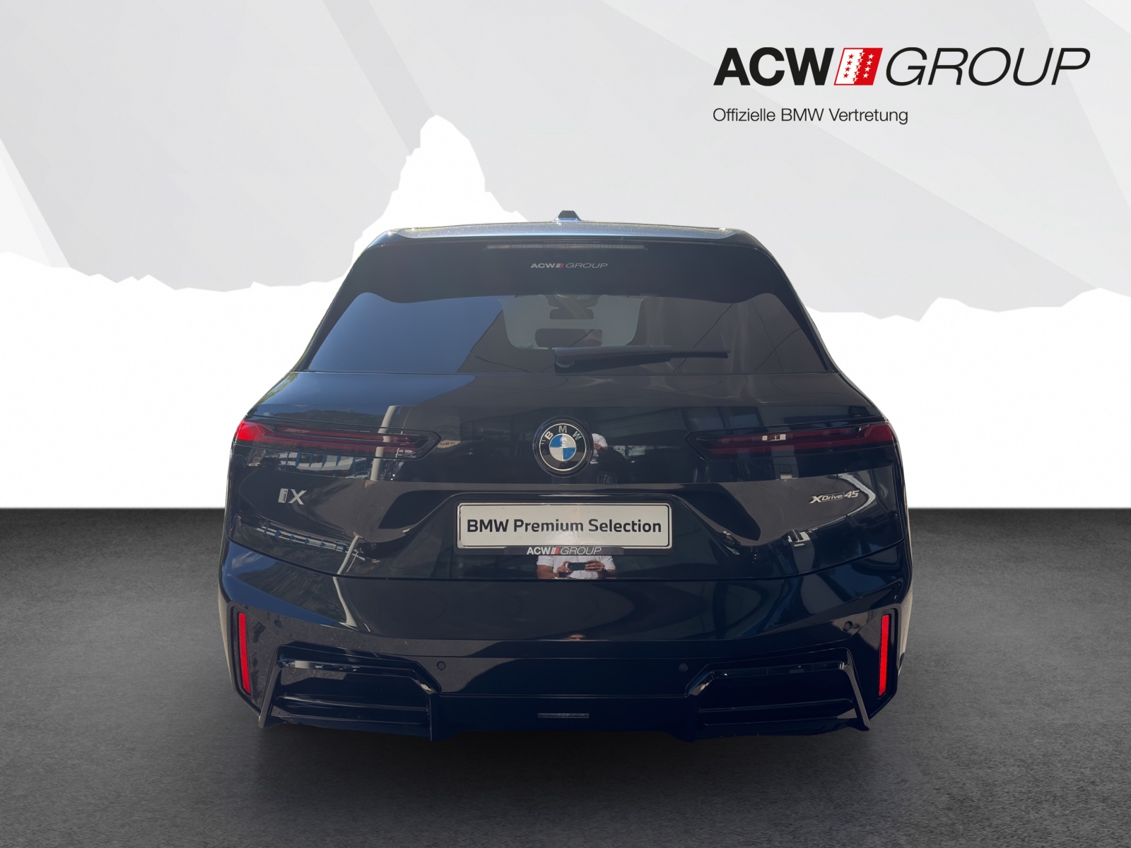 BMW iX xDrive45-showroom-element-3