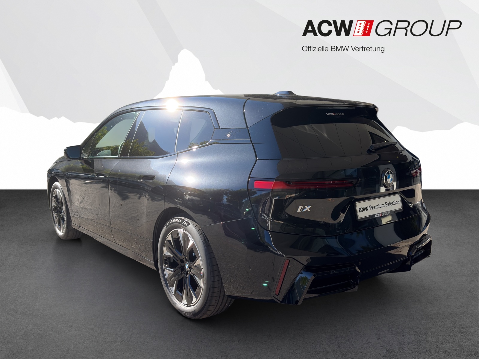 BMW iX xDrive45-showroom-element-2