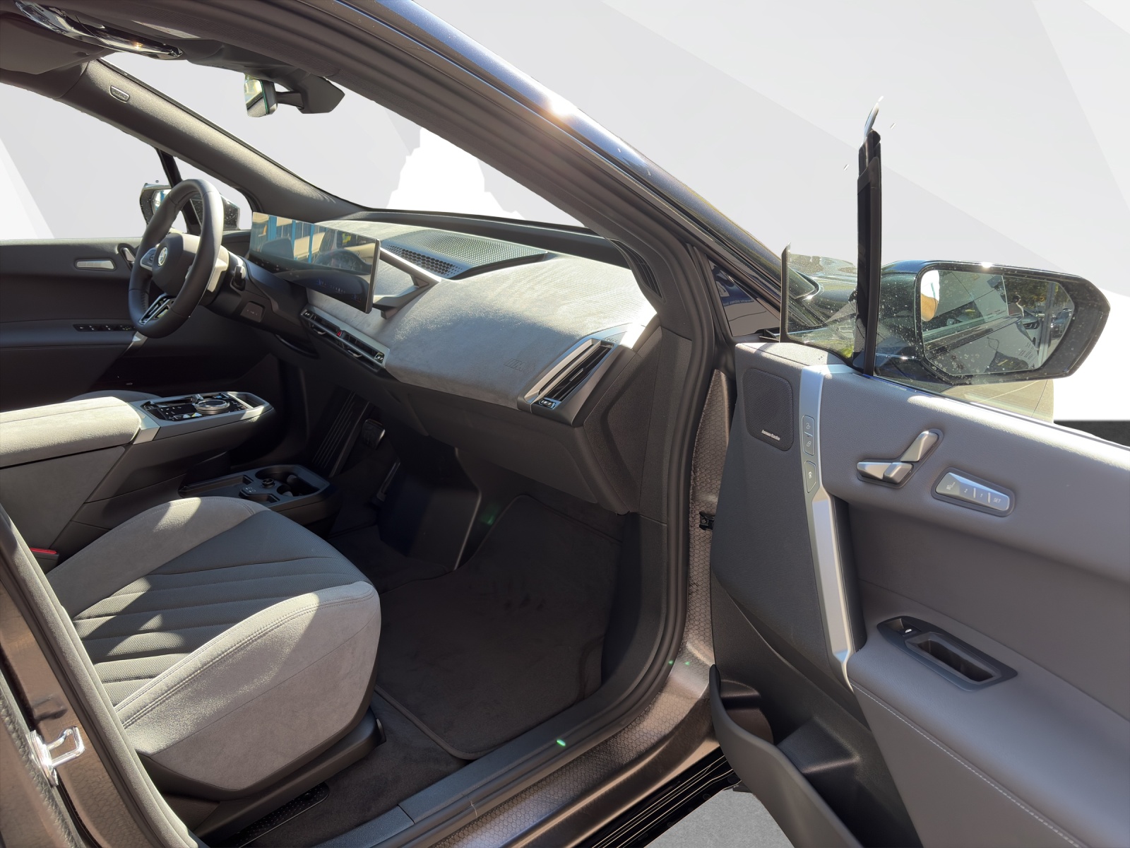 BMW iX xDrive45-image-16