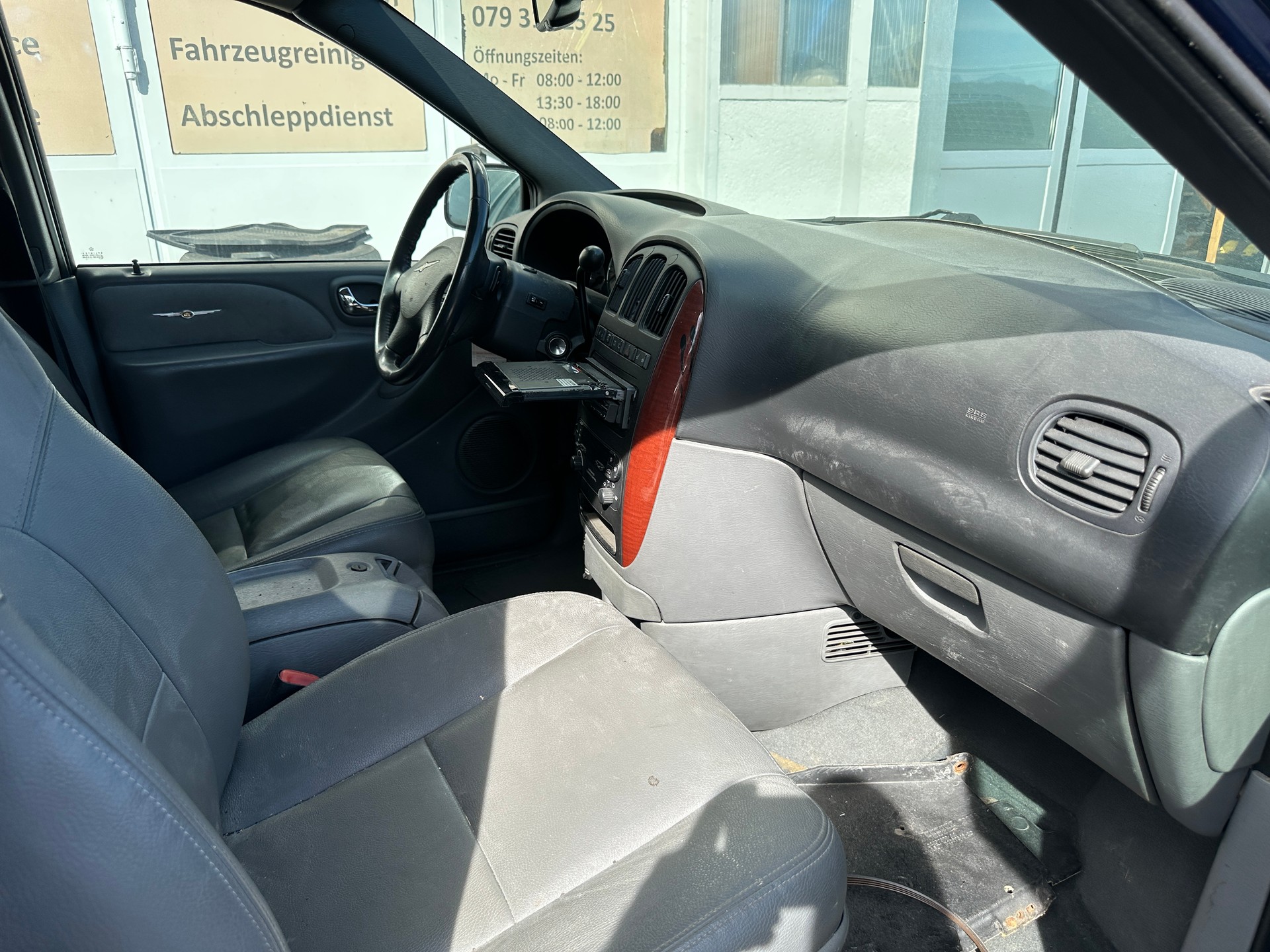 CHRYSLER Grand Voy. 2.8 CRD LTD Automatic-image-3