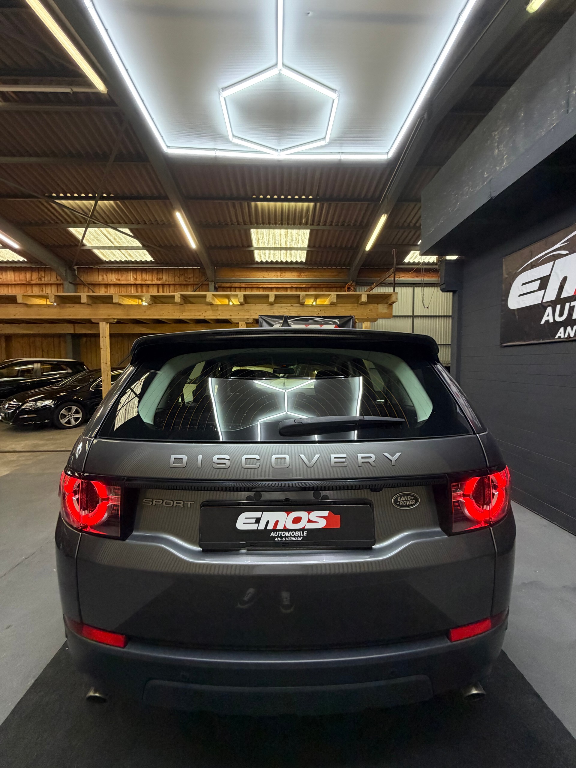 LAND ROVER Discovery Sport 2.0 TD4 SE AT9-image-4