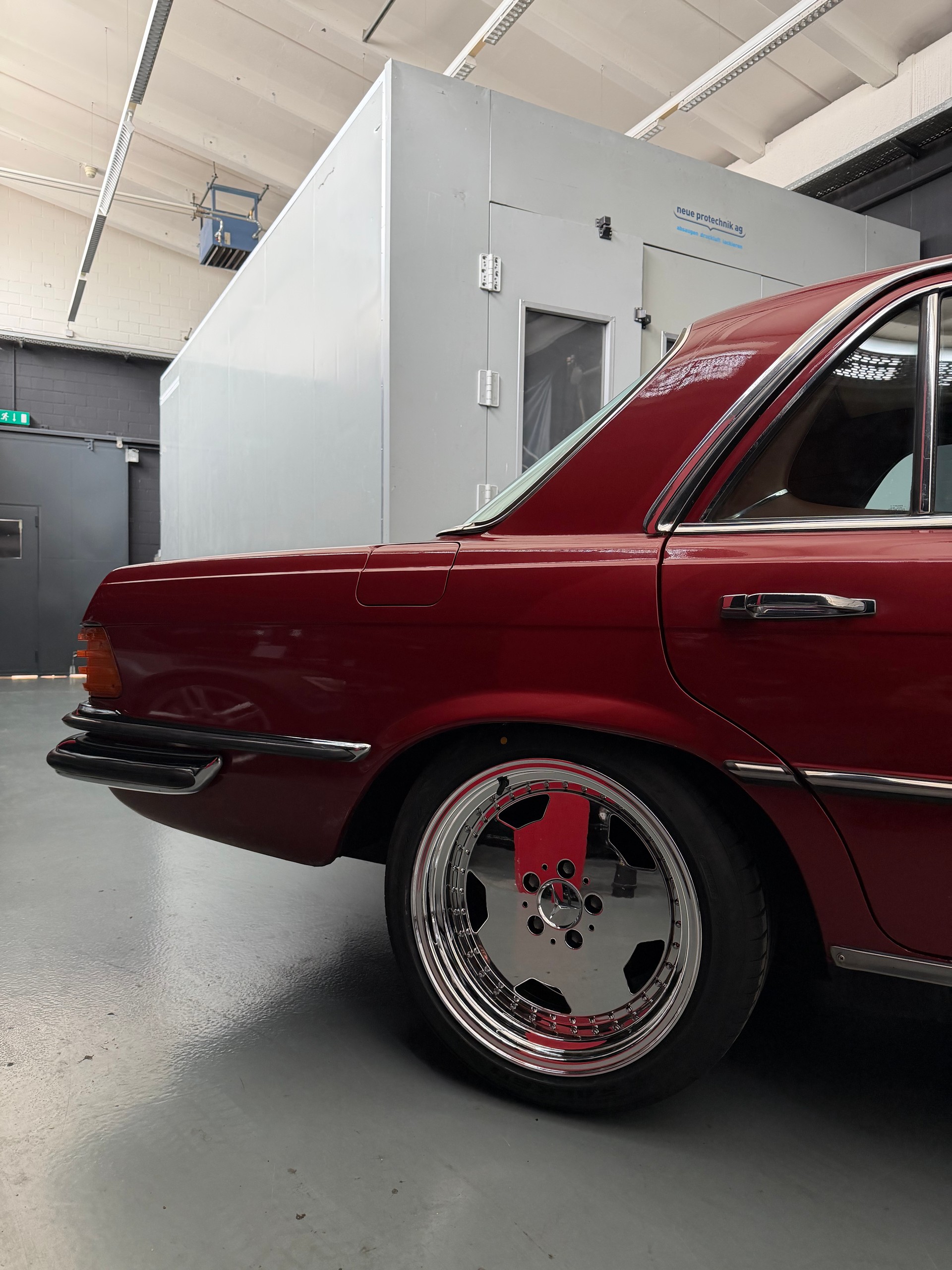 MERCEDES-BENZ SEL-showroom-element-2