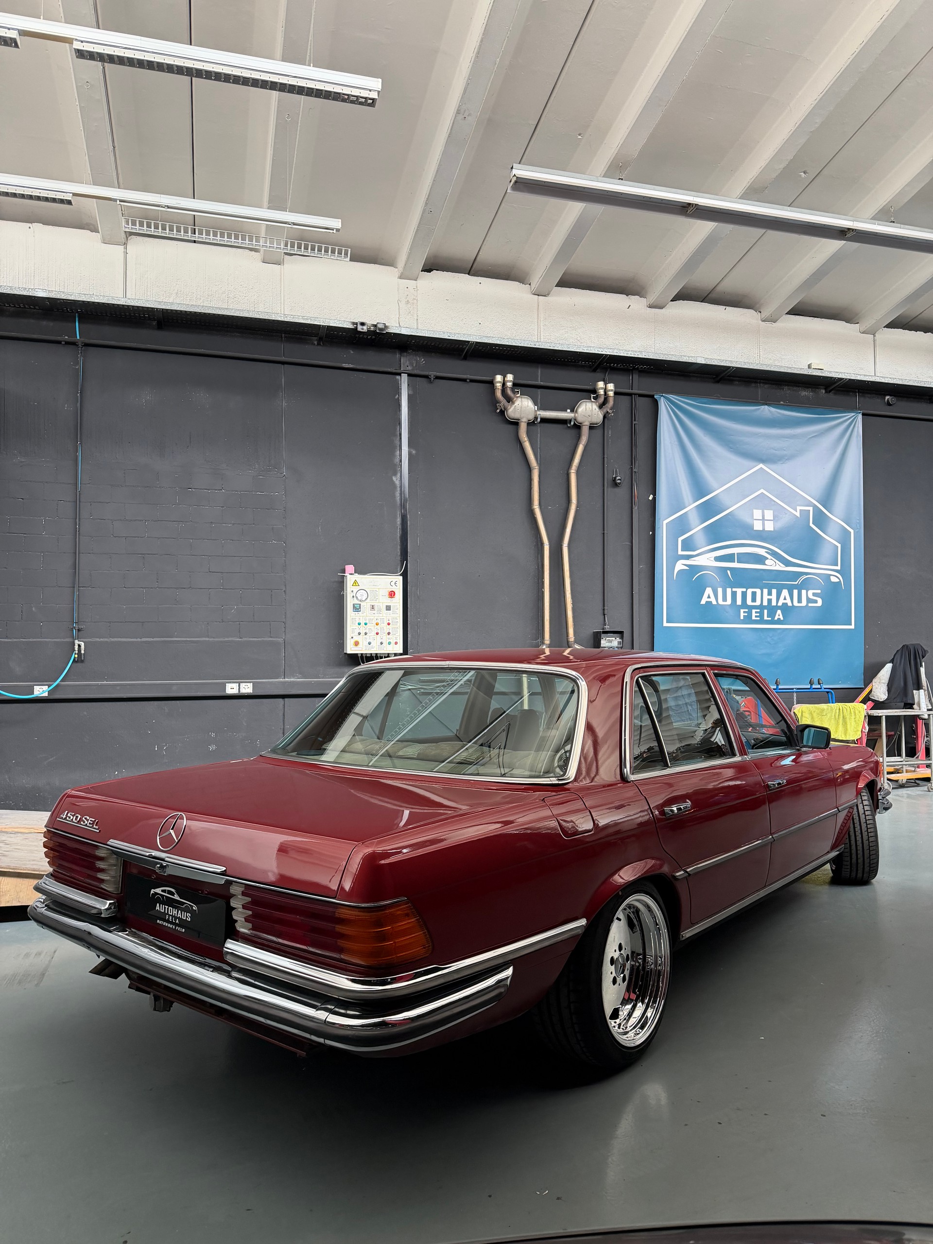 MERCEDES-BENZ SEL-showroom-element-1